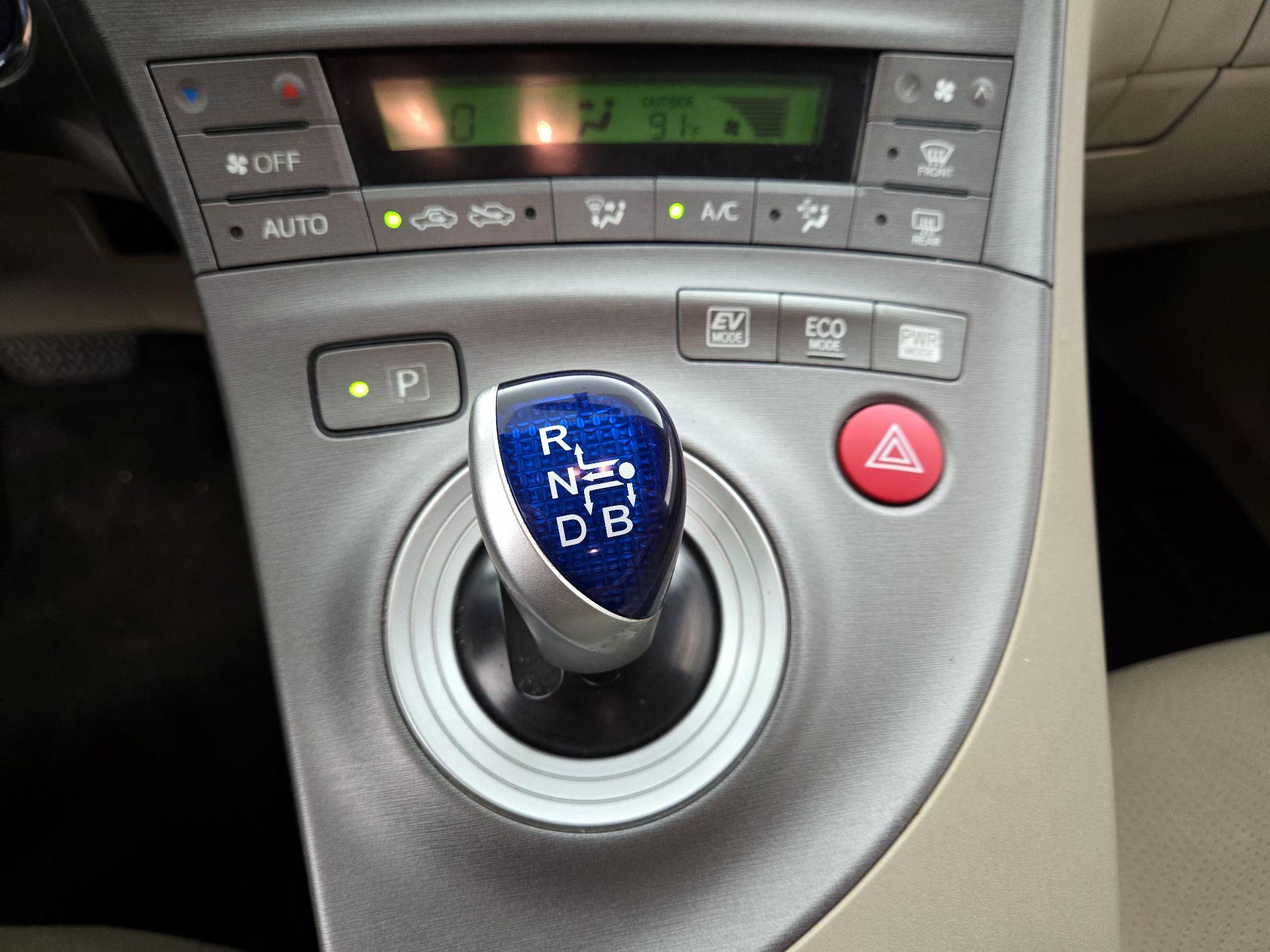 Thumbnail: 2015 Toyota Prius - 17