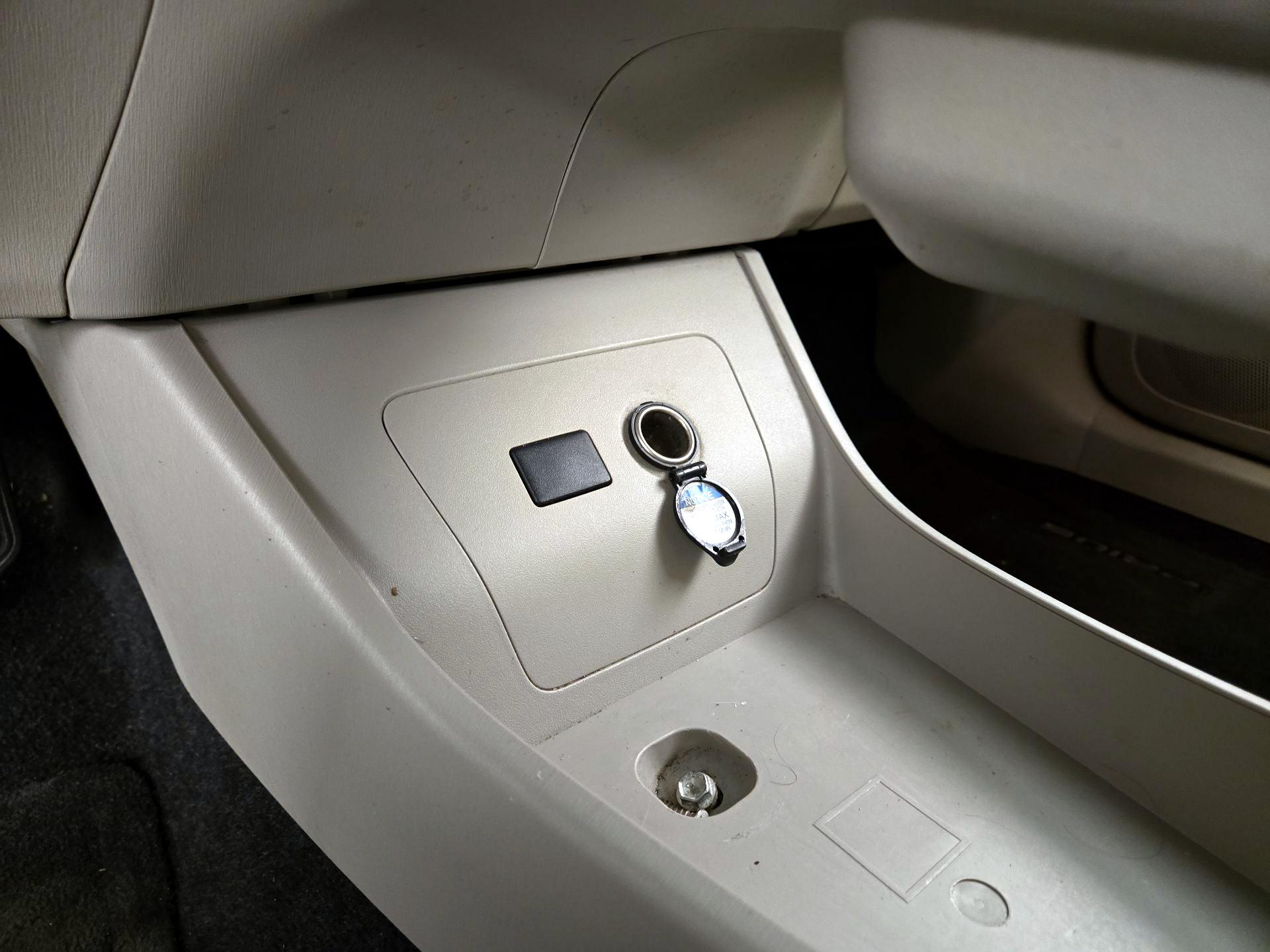 Thumbnail: 2015 Toyota Prius - 18