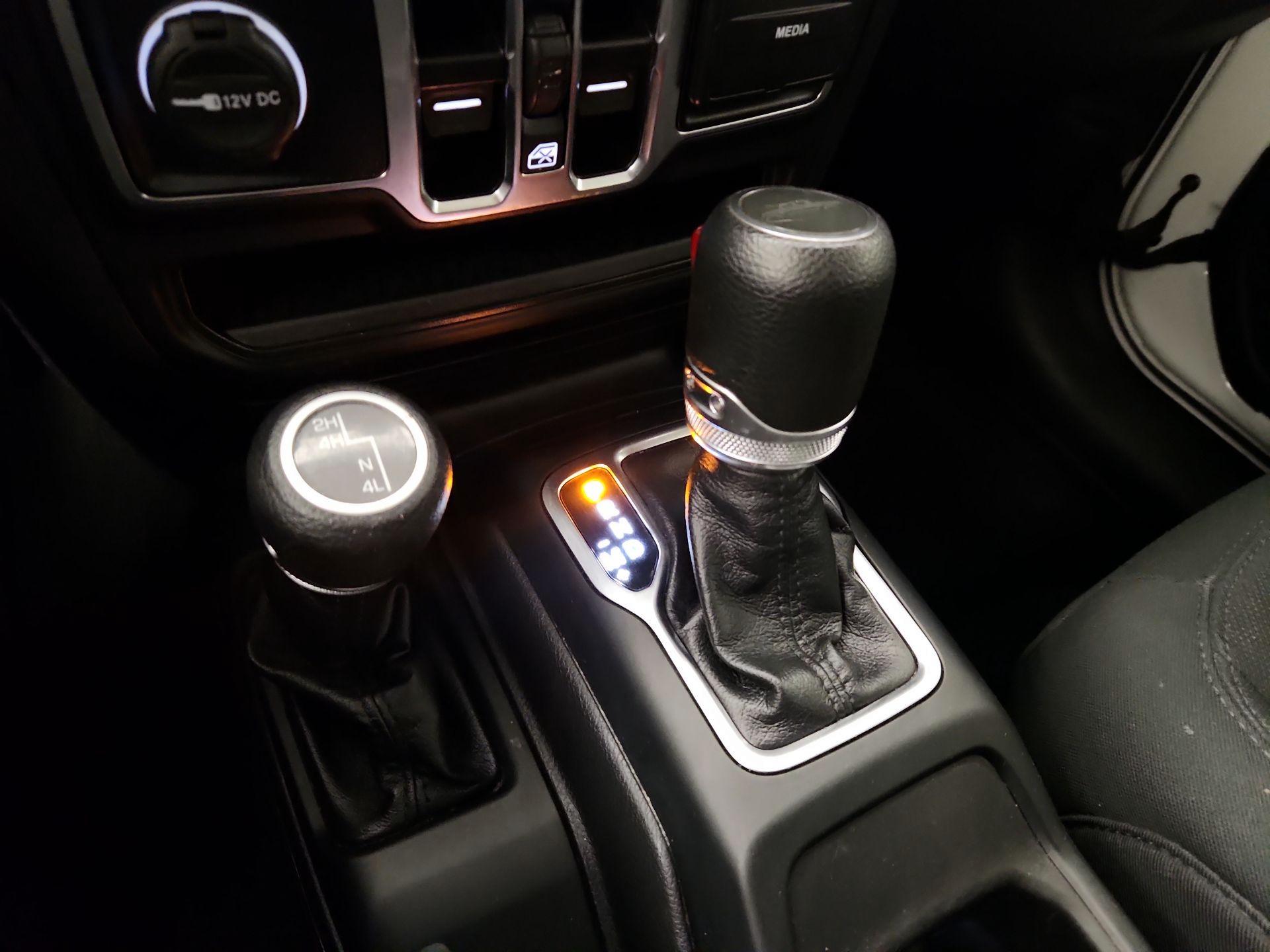 Thumbnail: 2023 Jeep Gladiator - 17