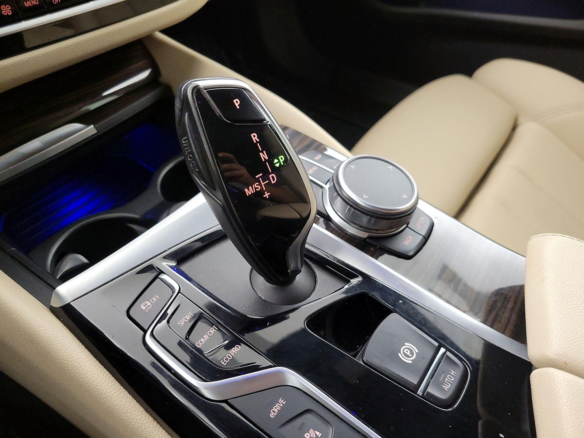 Thumbnail: 2020 BMW 5 Series - 18
