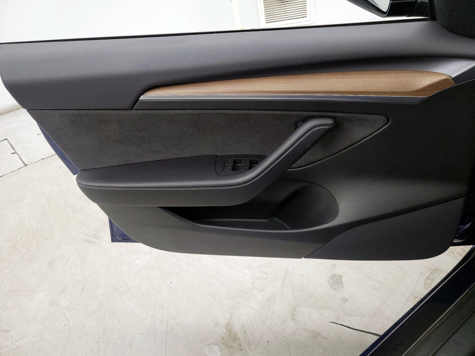 Thumbnail: 2021 Tesla Model 3 - 12