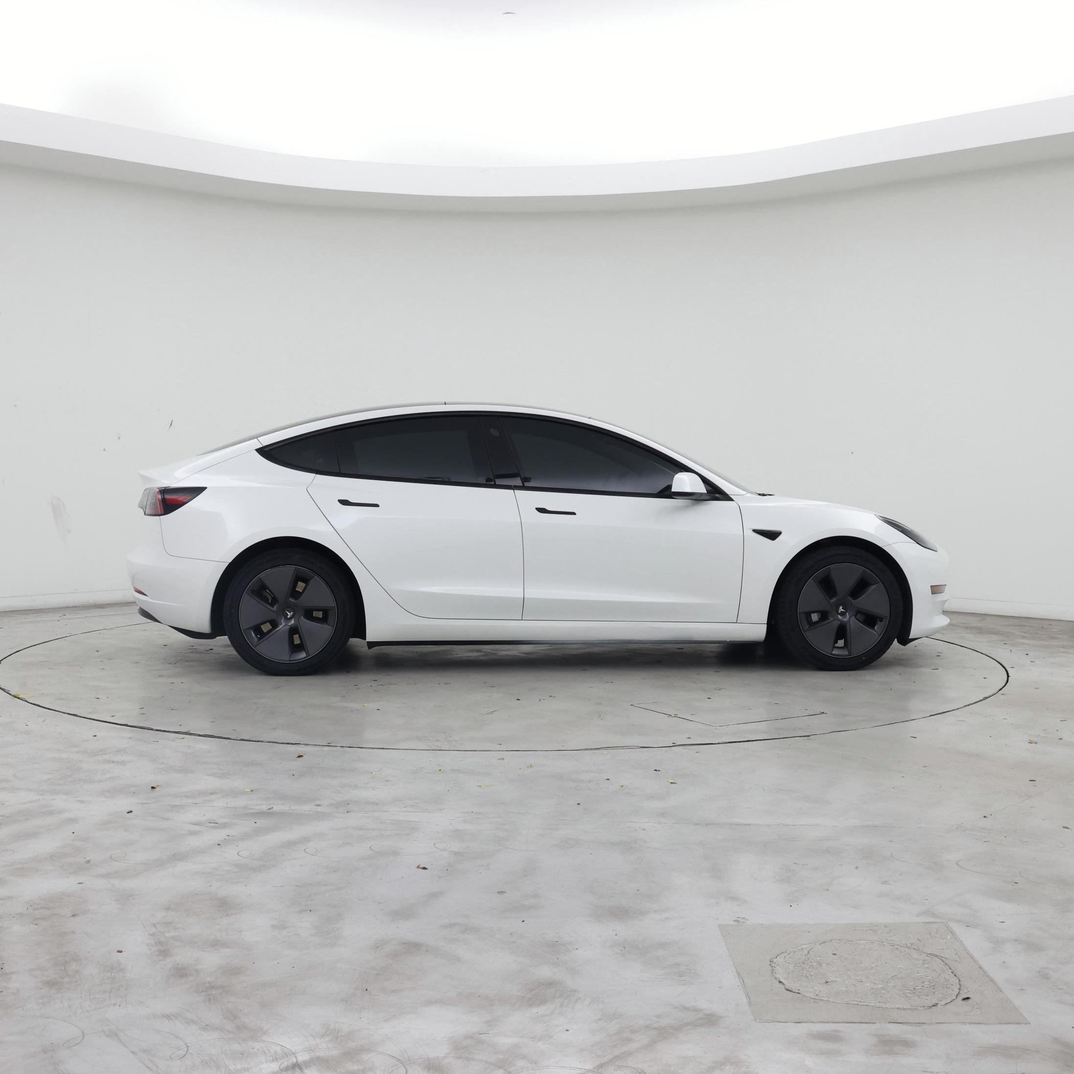 Thumbnail: 2023 Tesla Model 3 - 7