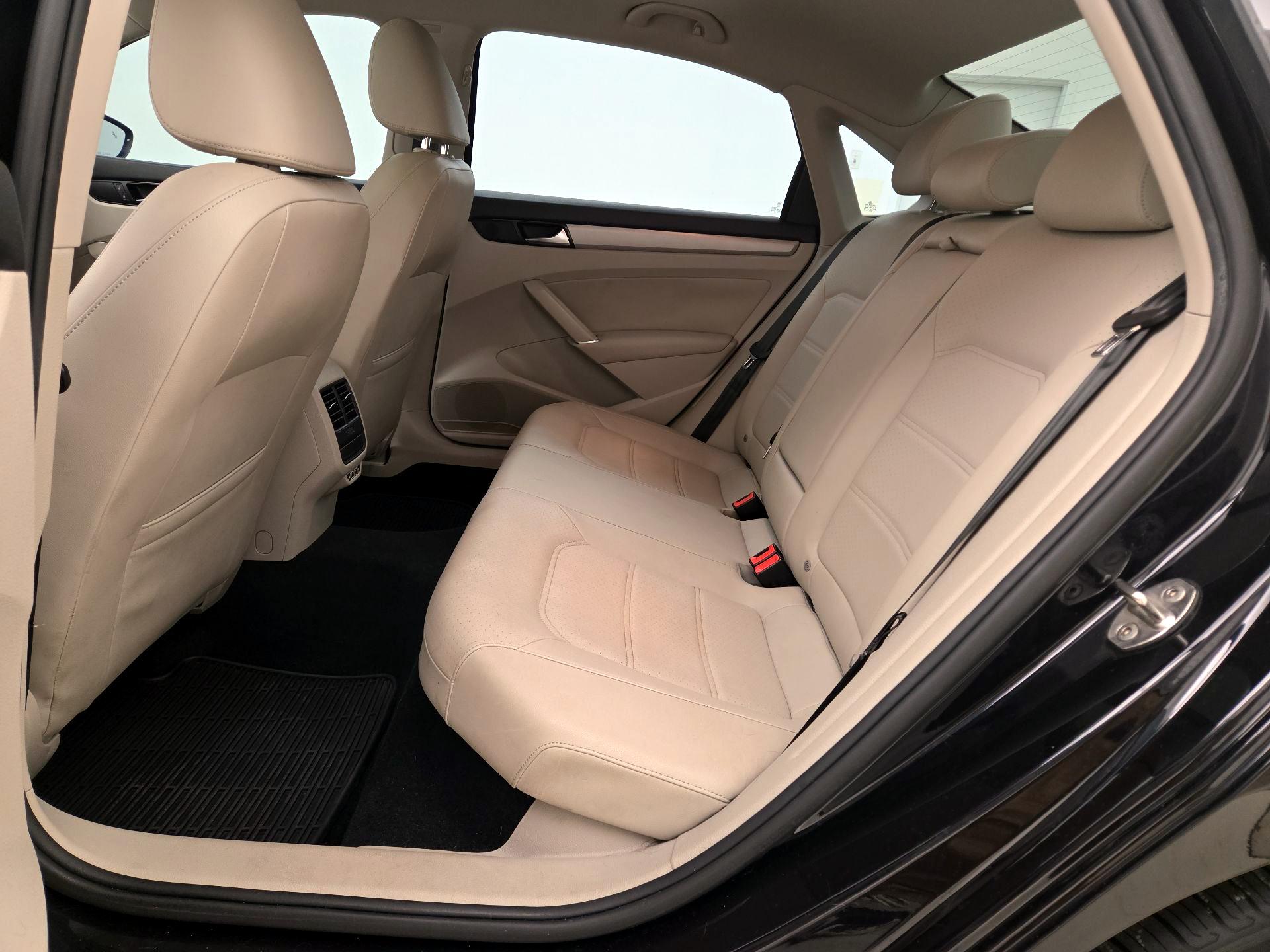 Thumbnail: 2020 Volkswagen Passat - 20