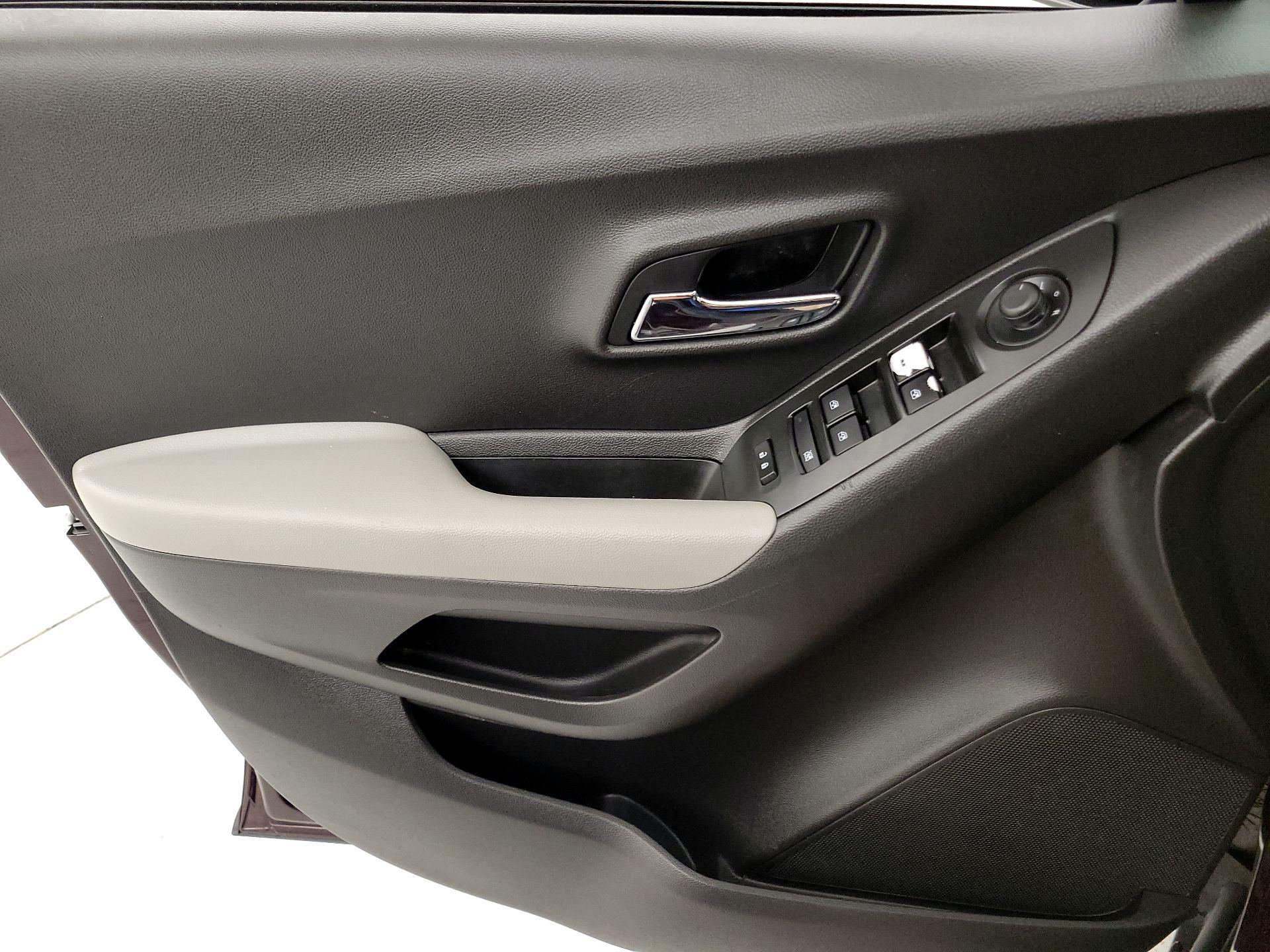 Thumbnail: 2020 Chevrolet Trax - 12