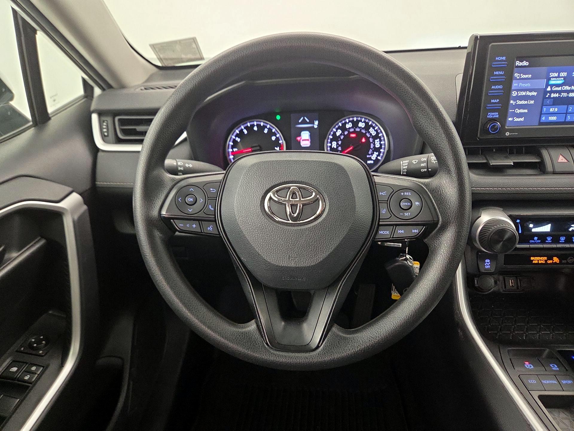 Thumbnail: 2022 Toyota RAV4 - 10