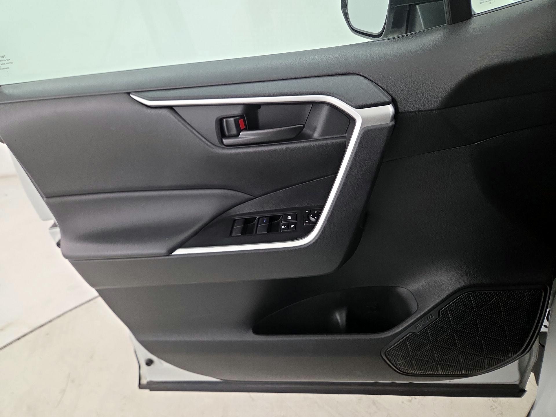 Thumbnail: 2022 Toyota RAV4 - 12