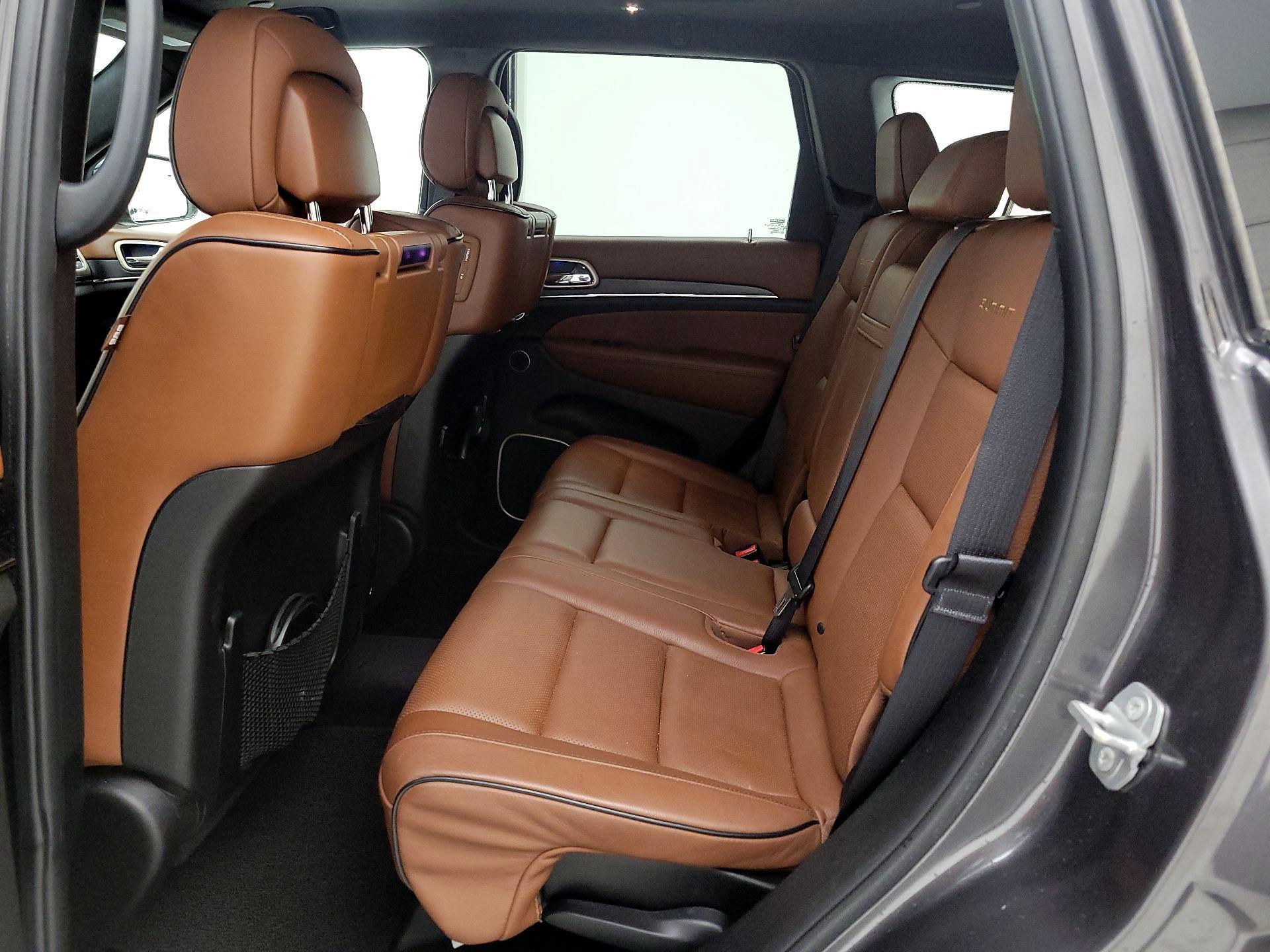 Thumbnail: 2017 Jeep Grand Cherokee - 19