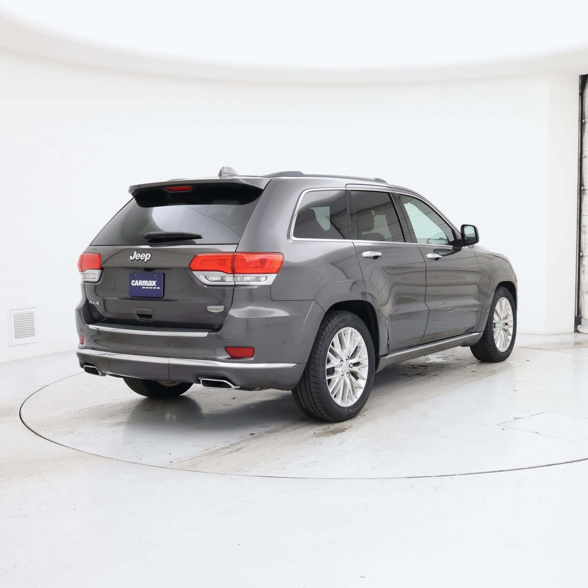 Thumbnail: 2017 Jeep Grand Cherokee - 8