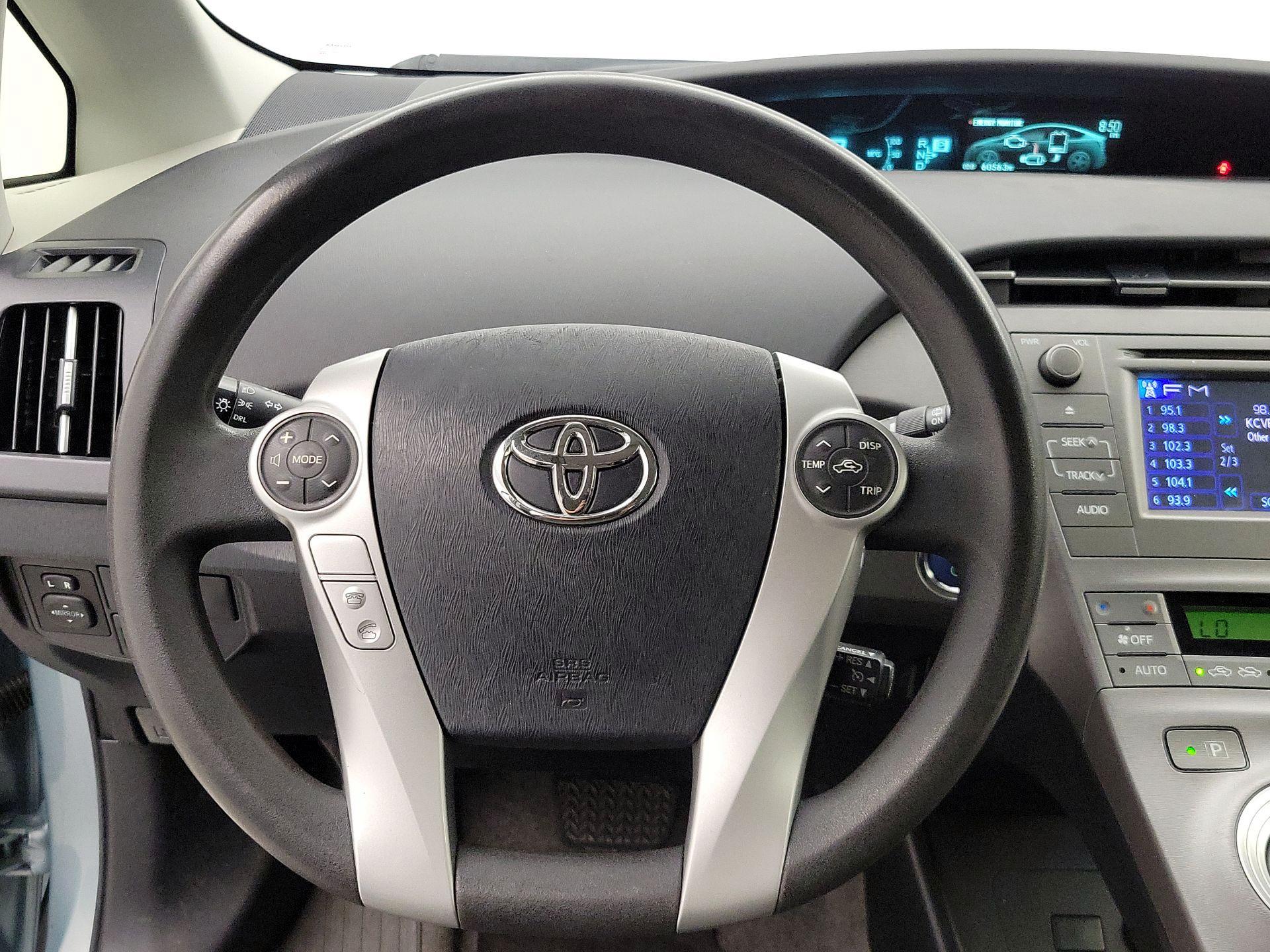 Thumbnail: 2014 Toyota Prius - 10