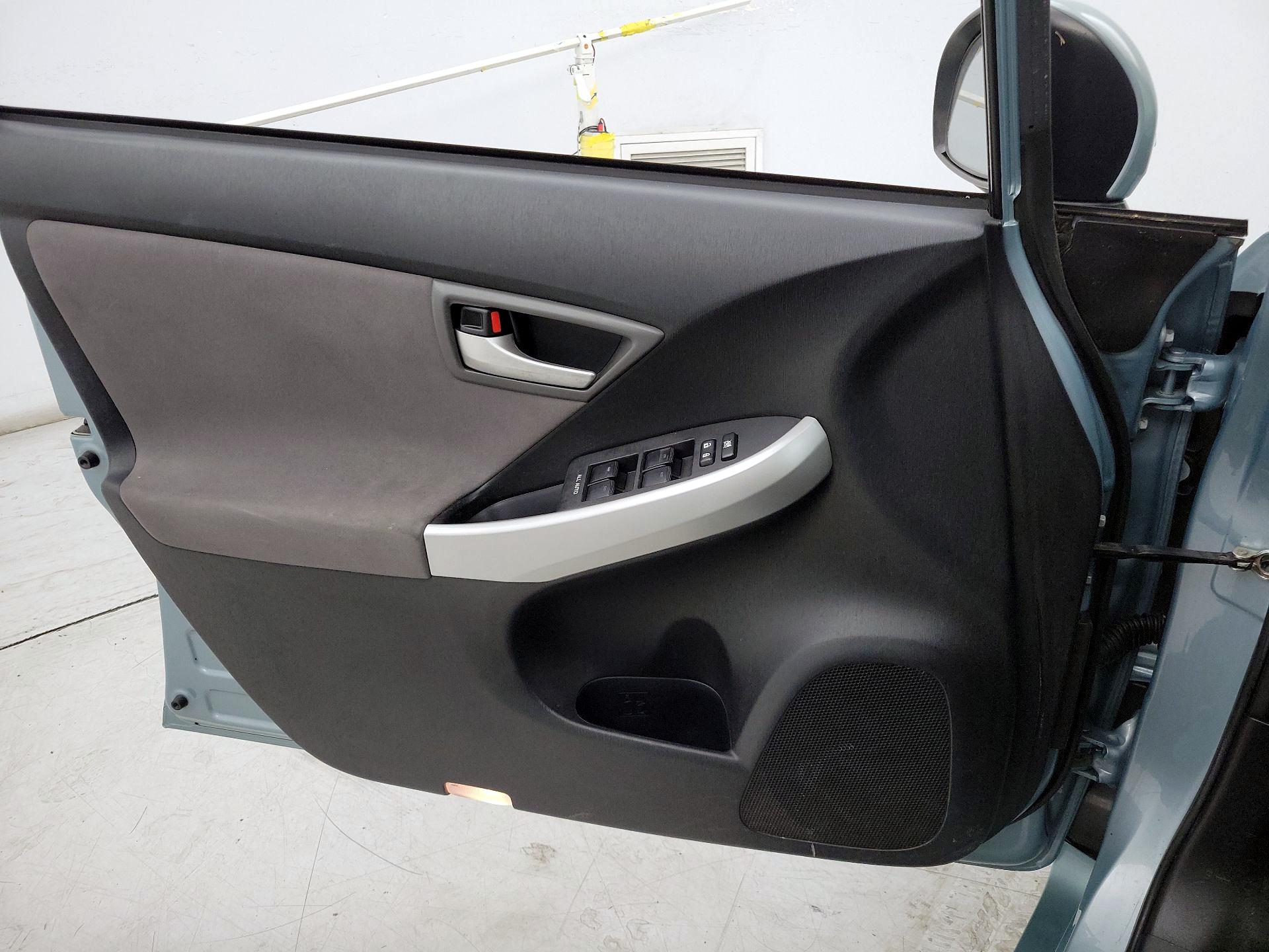 Thumbnail: 2014 Toyota Prius - 12