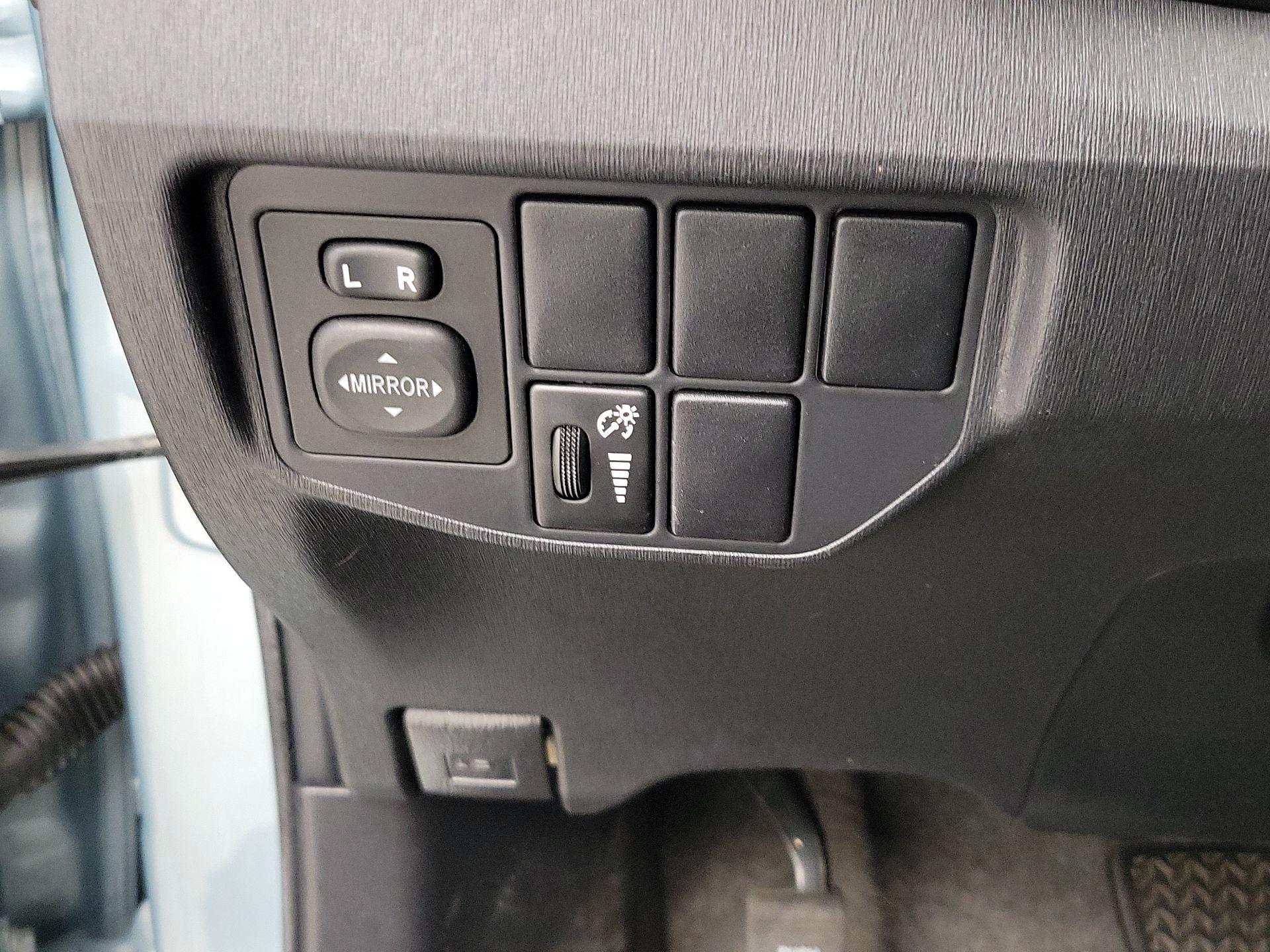 Thumbnail: 2014 Toyota Prius - 13