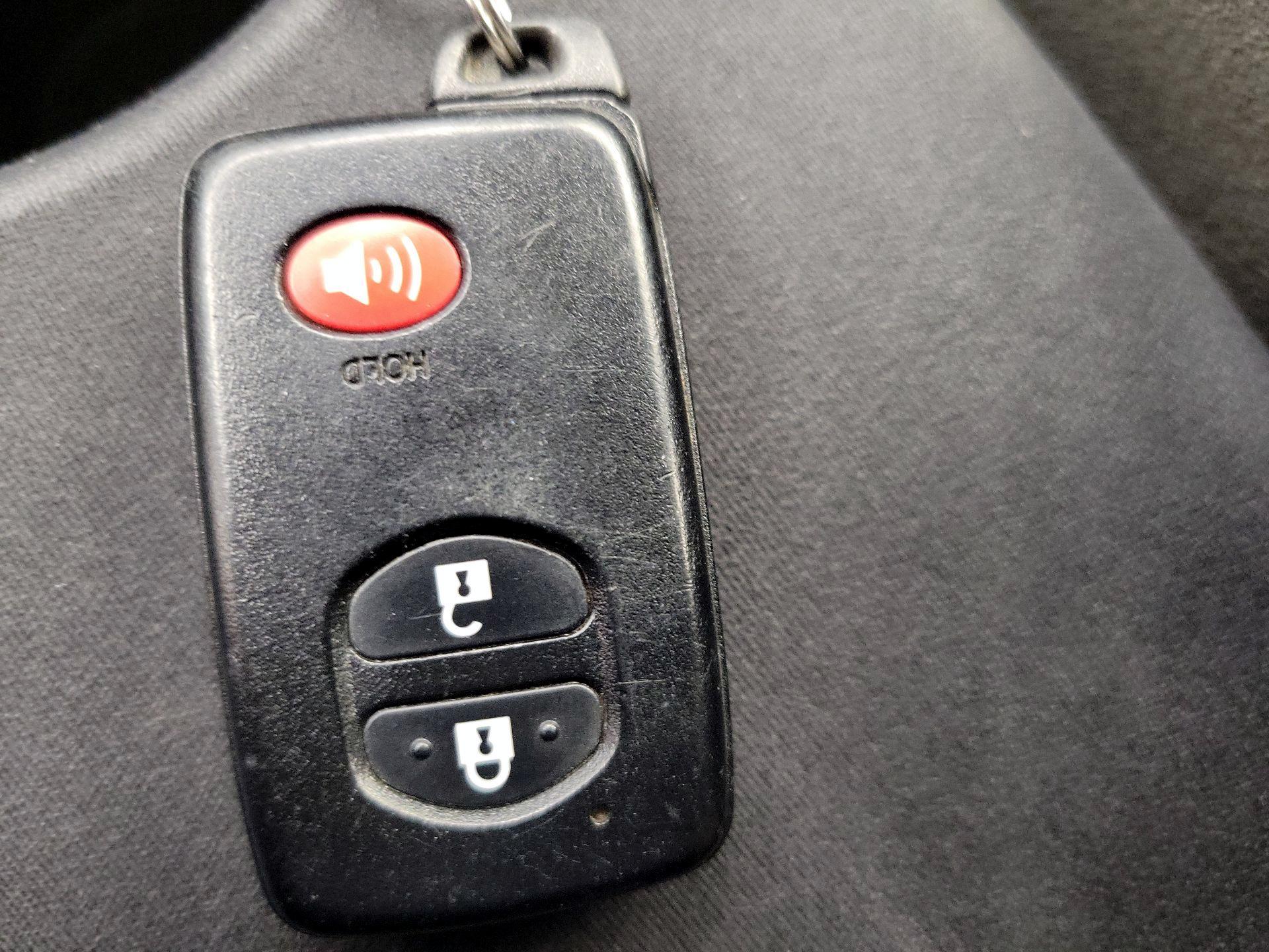 Thumbnail: 2014 Toyota Prius - 20