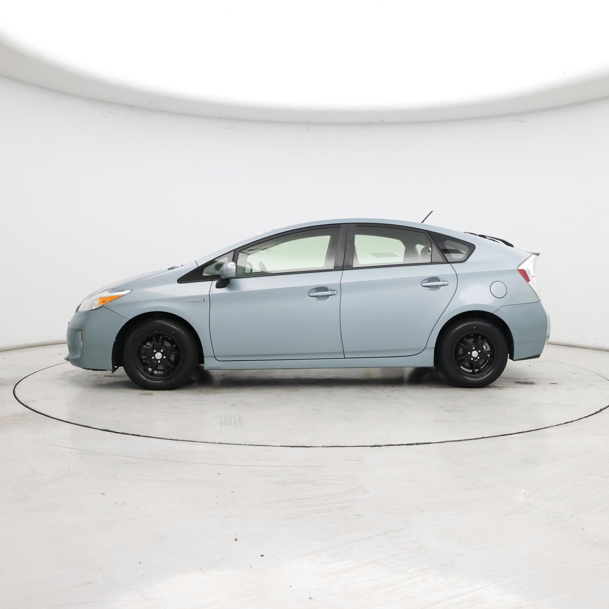 Thumbnail: 2014 Toyota Prius - 3