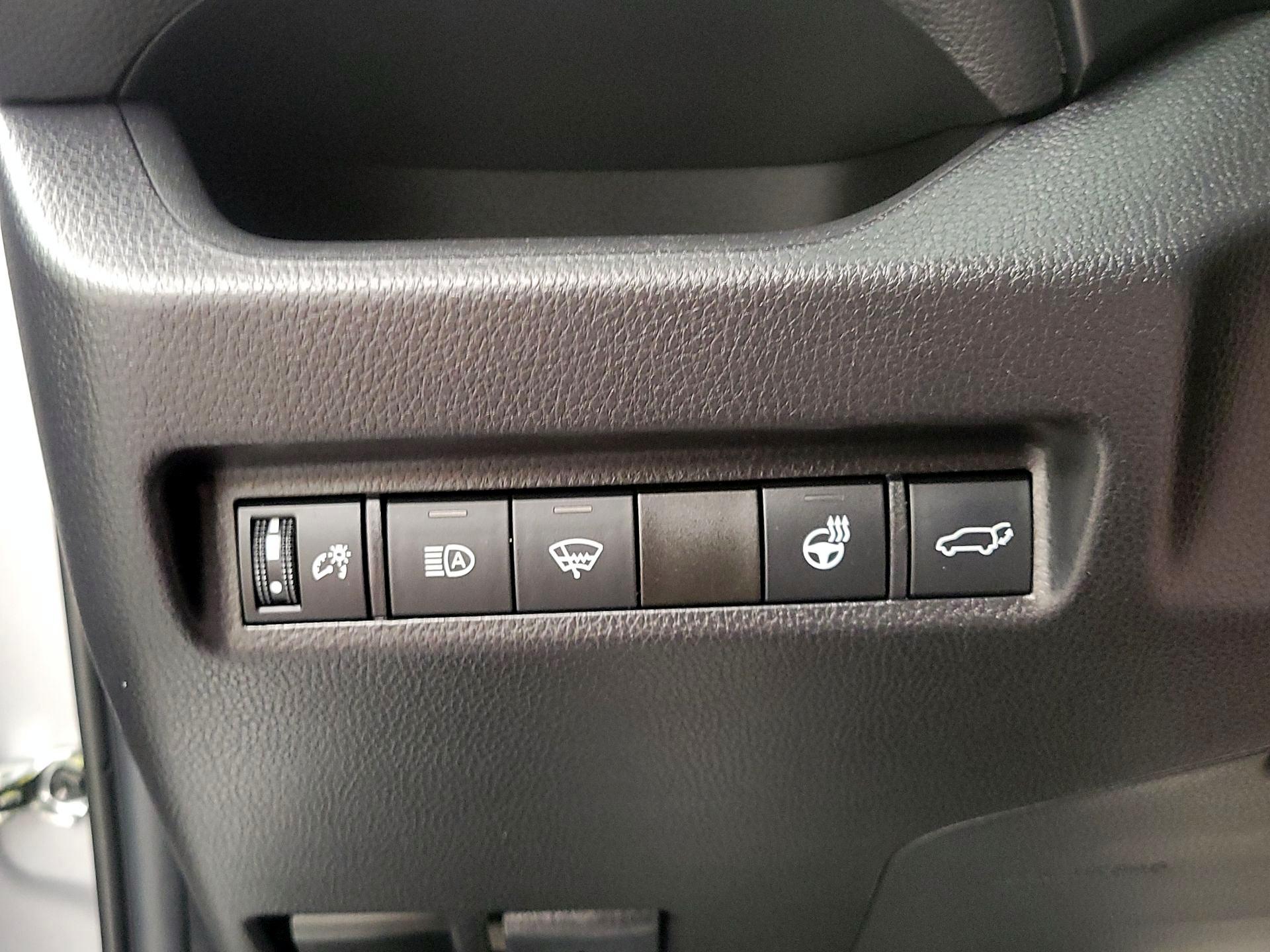 Thumbnail: 2021 Toyota RAV4 - 13