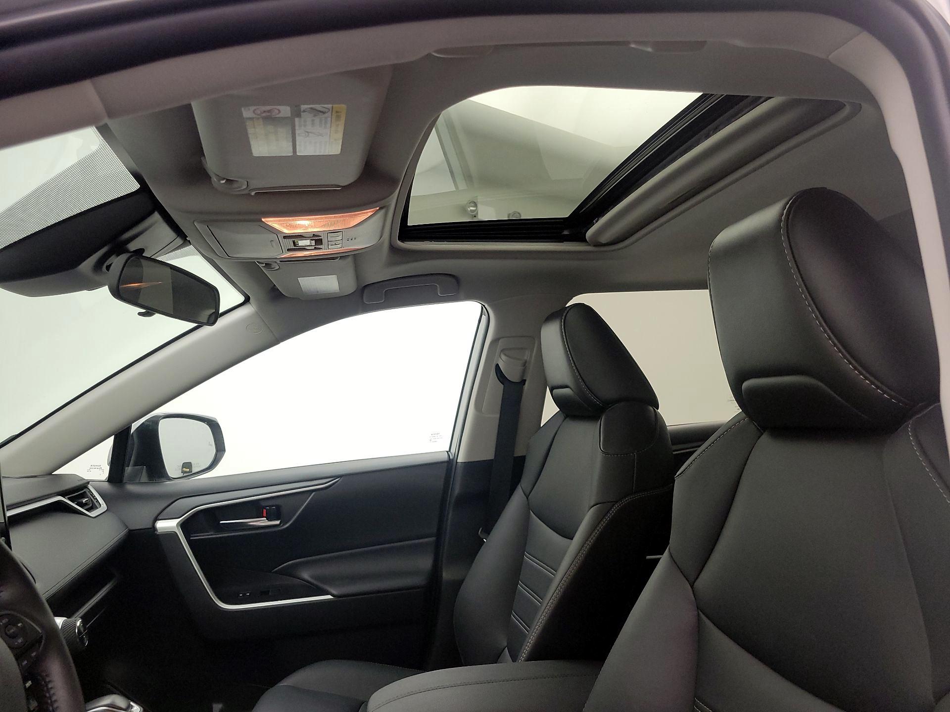 Thumbnail: 2021 Toyota RAV4 - 20