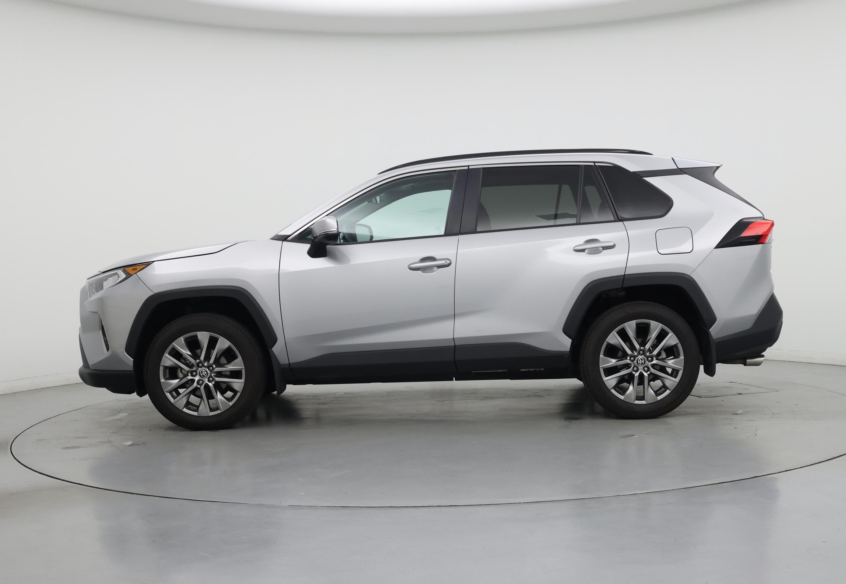 Thumbnail: 2021 Toyota RAV4 - 3