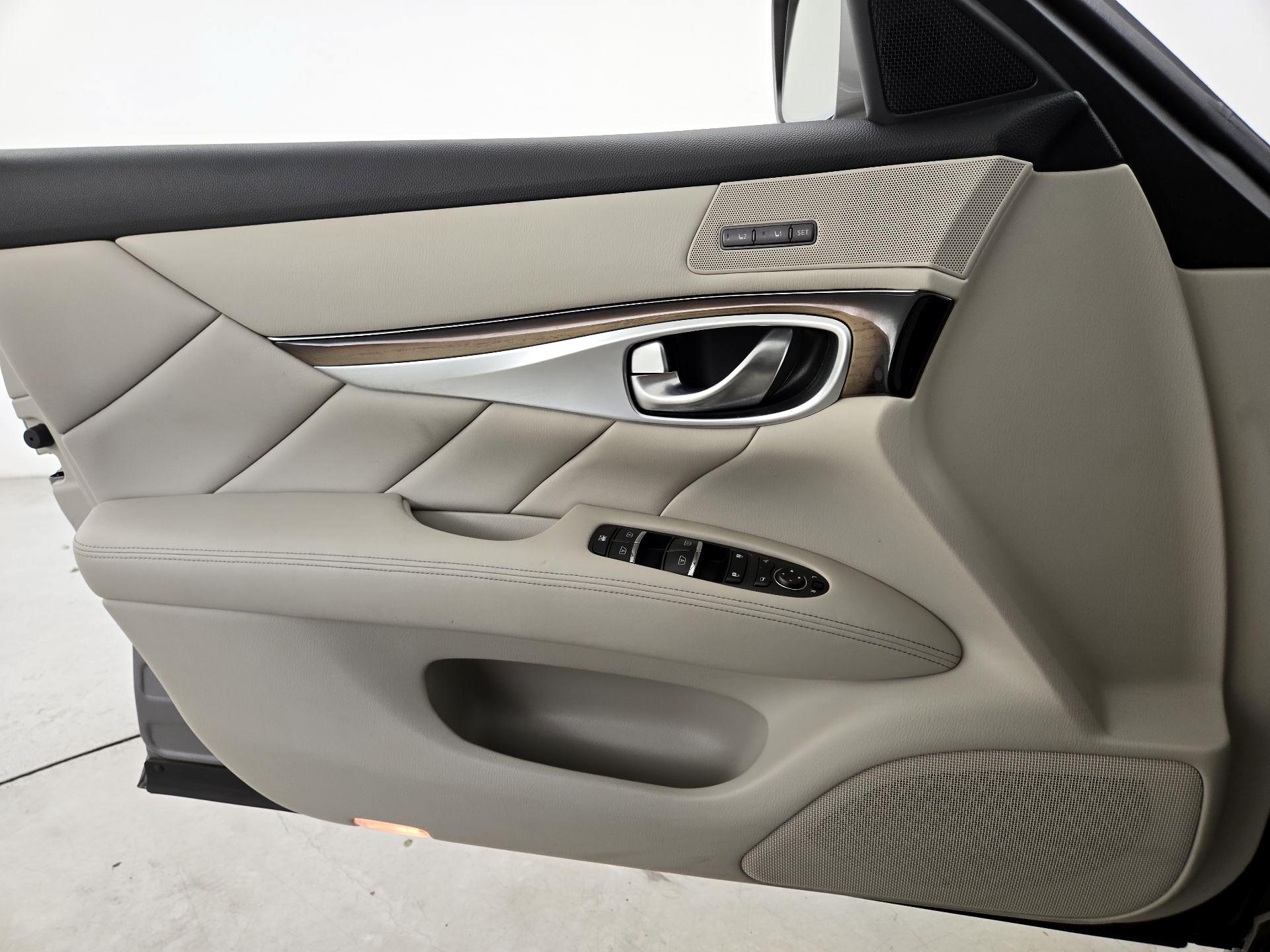 Thumbnail: 2014 INFINITI Q70 - 12