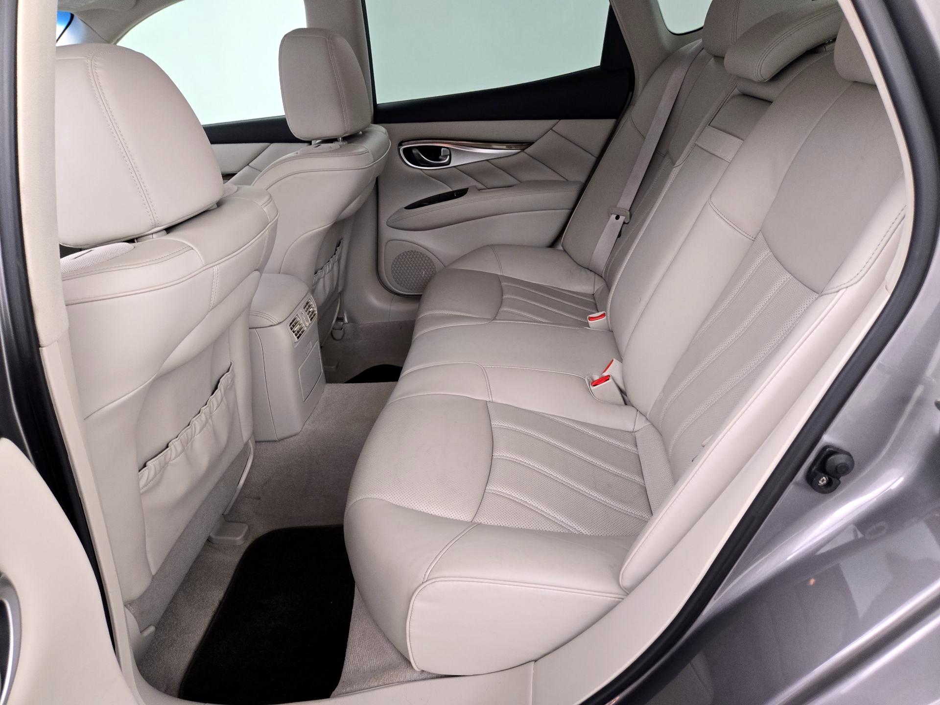 Thumbnail: 2014 INFINITI Q70 - 20