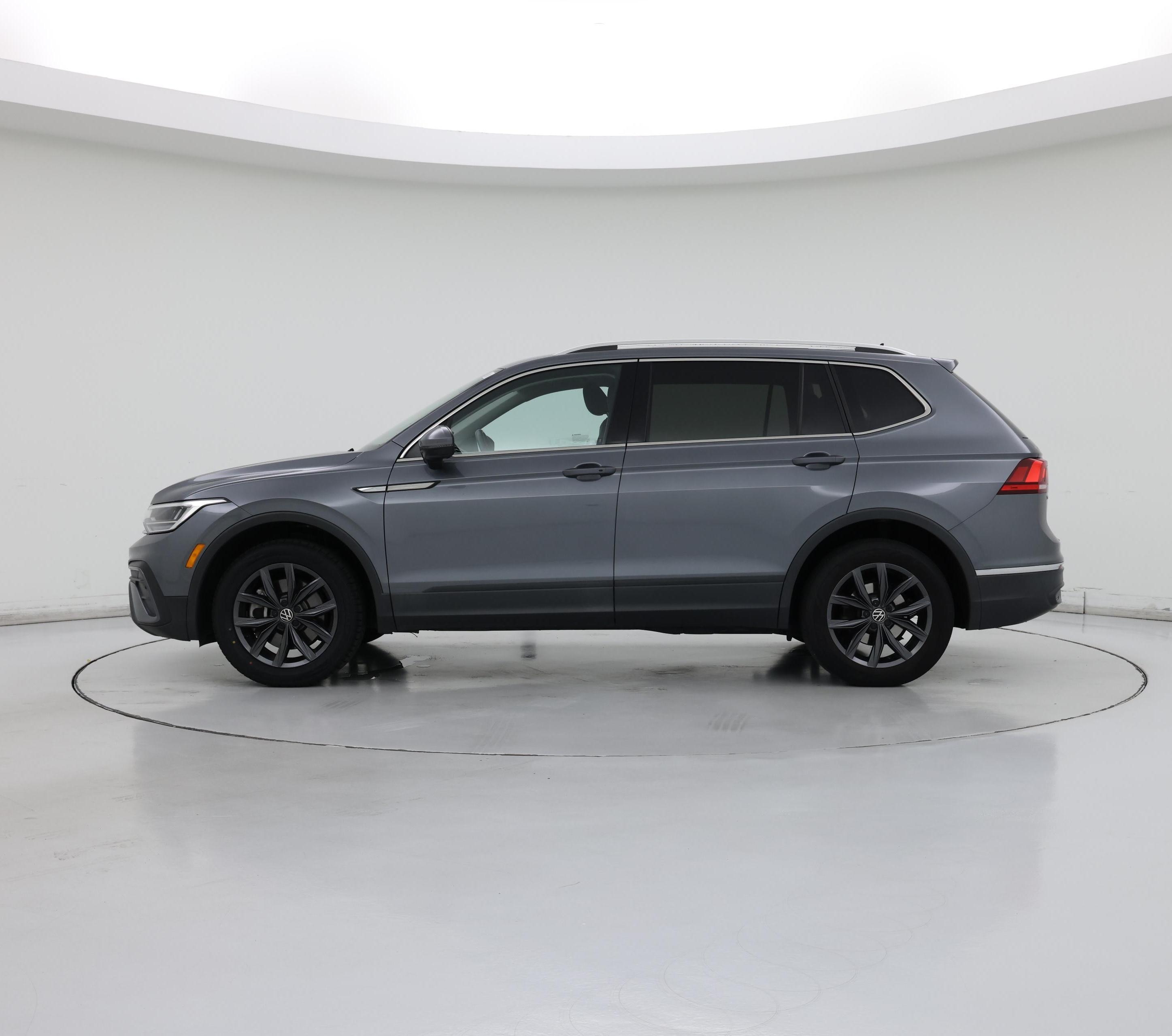 Thumbnail: 2023 Volkswagen Tiguan - 3