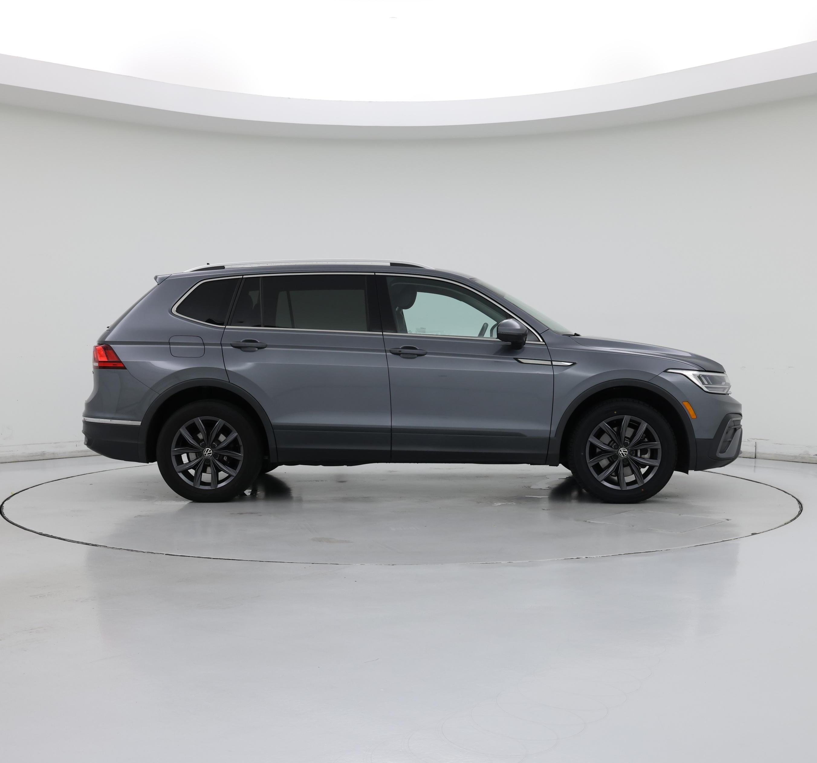 Thumbnail: 2023 Volkswagen Tiguan - 7