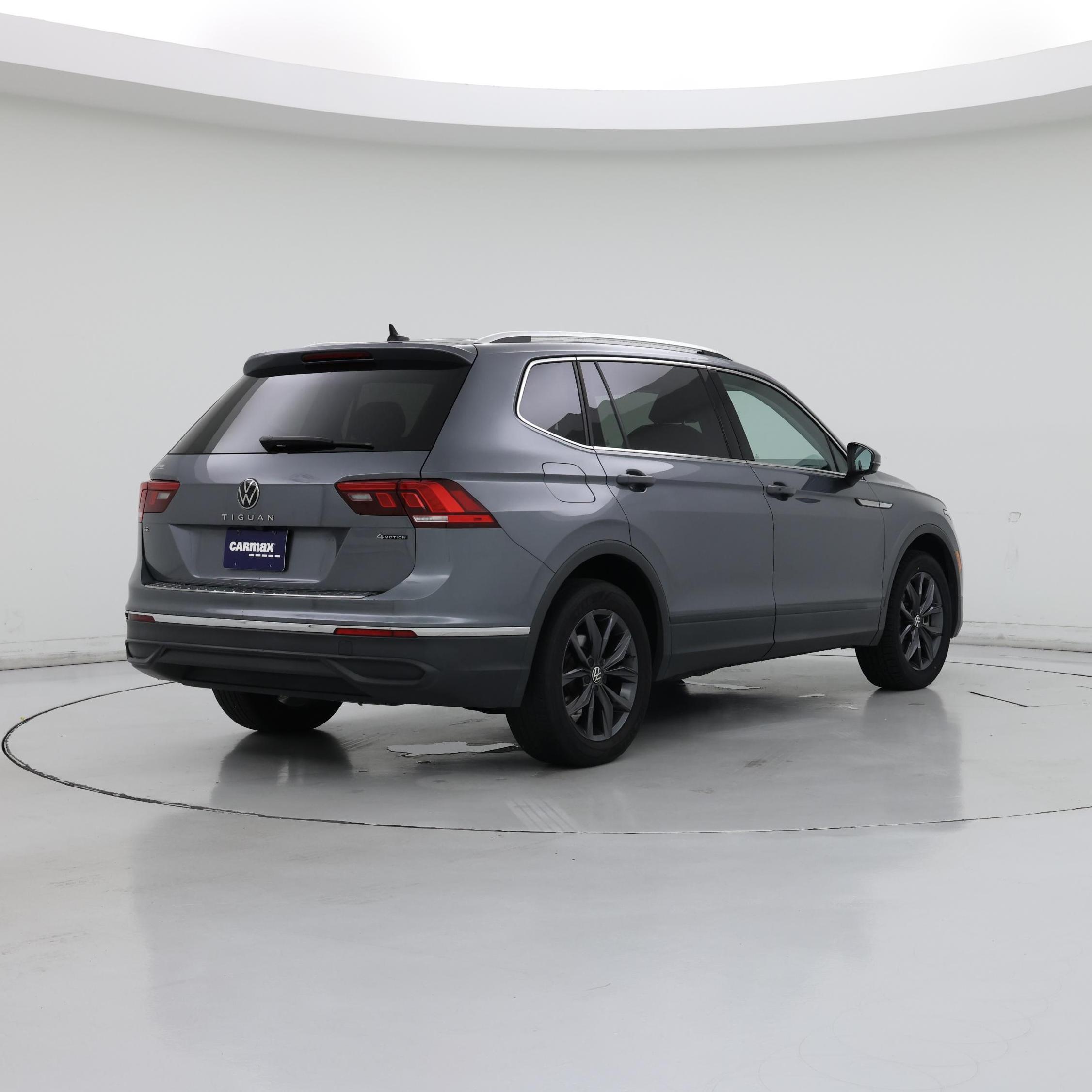 Thumbnail: 2023 Volkswagen Tiguan - 8