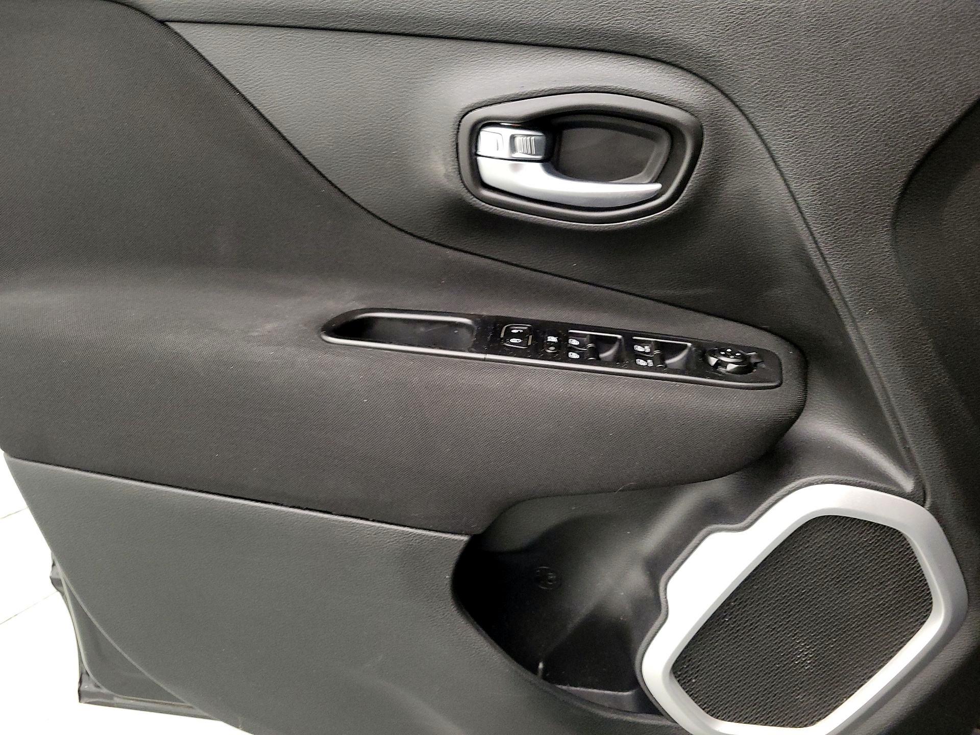 Thumbnail: 2021 Jeep Renegade - 12