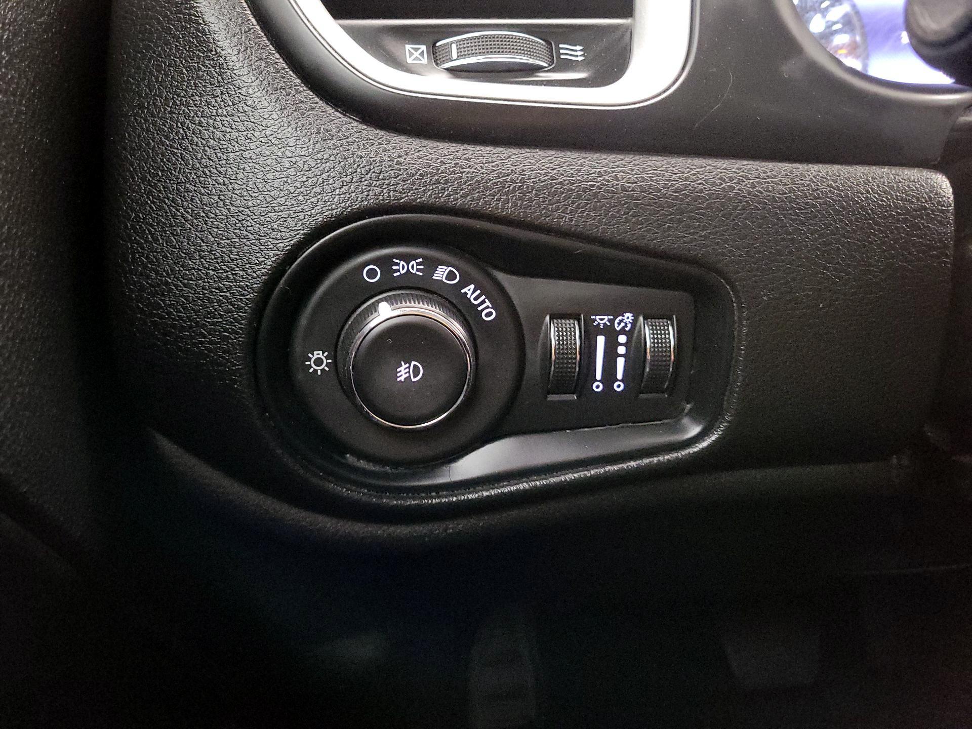 Thumbnail: 2021 Jeep Renegade - 13