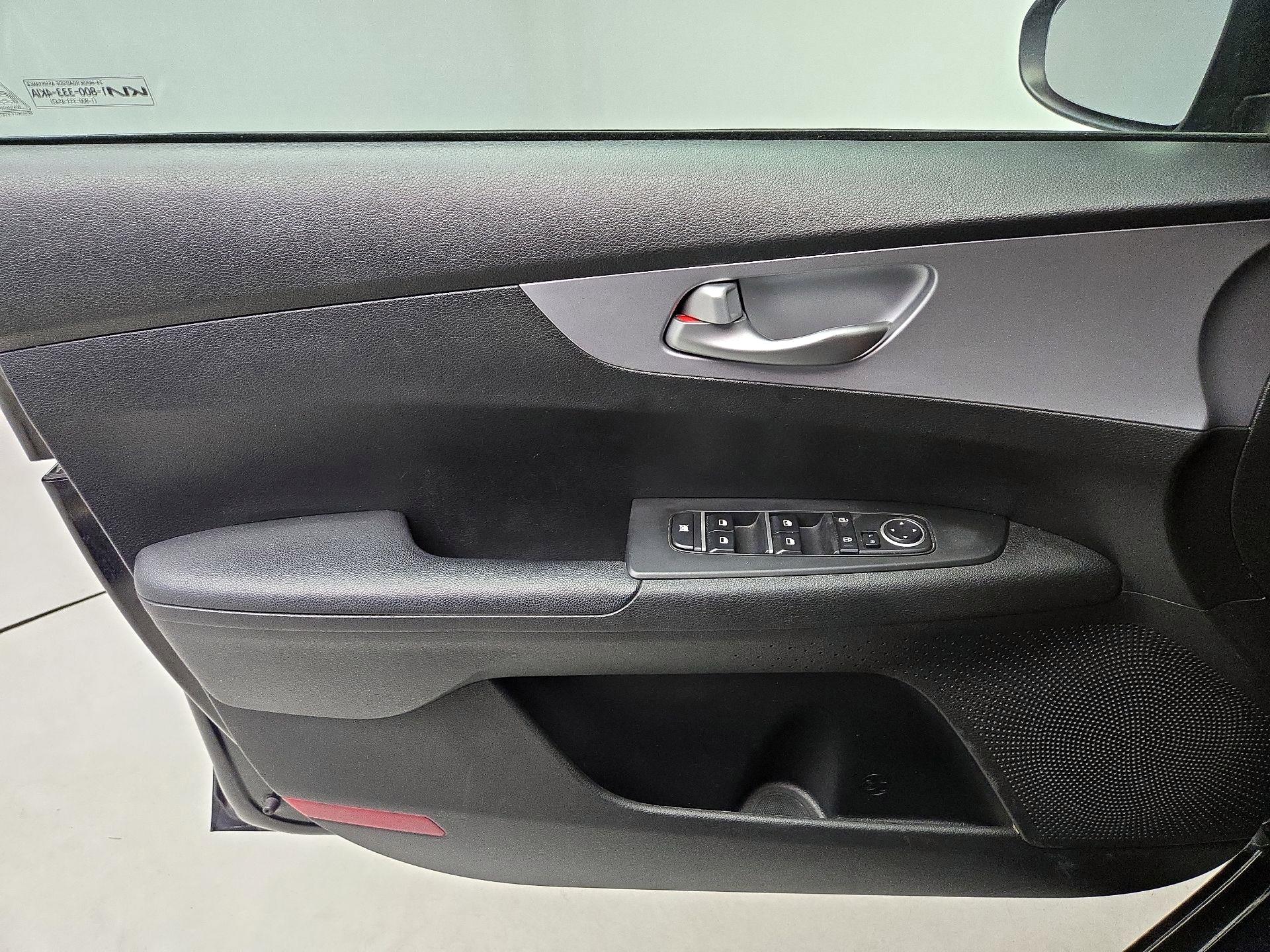 Thumbnail: 2023 Kia Forte - 12