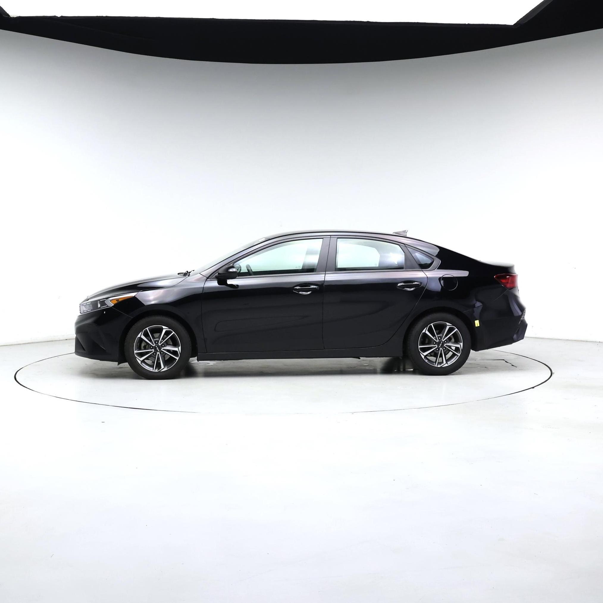 Thumbnail: 2023 Kia Forte - 3