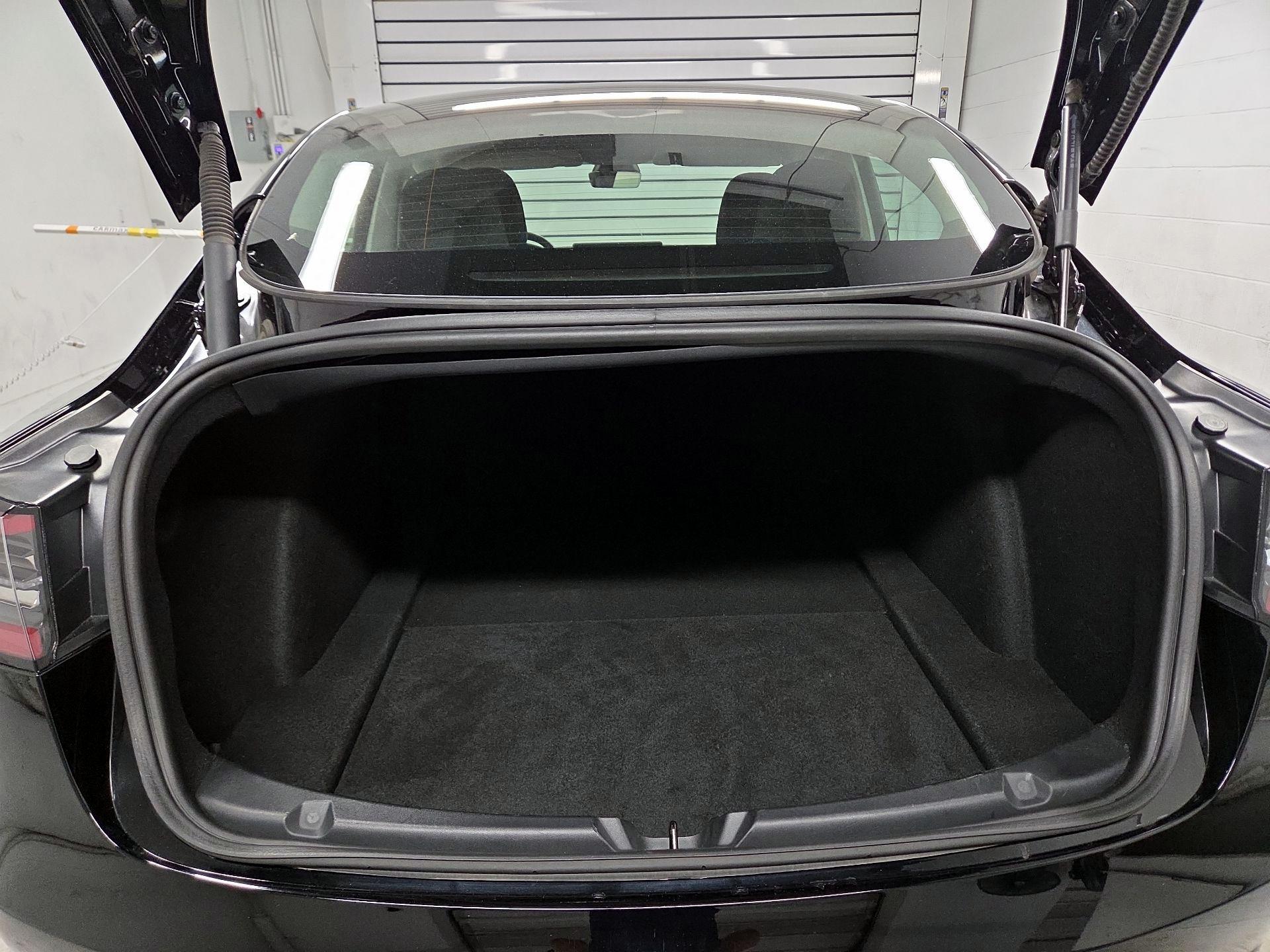 Thumbnail: 2023 Tesla Model 3 - 16