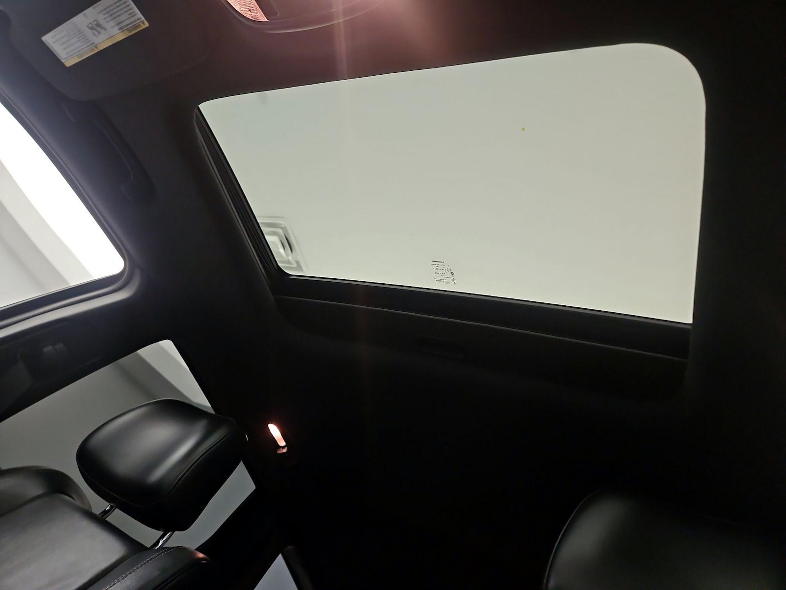 Sunroof(s) & Overhead Airbags