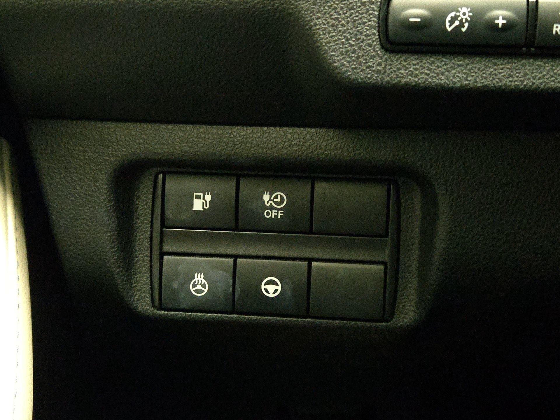 Thumbnail: 2020 Nissan Leaf - 13