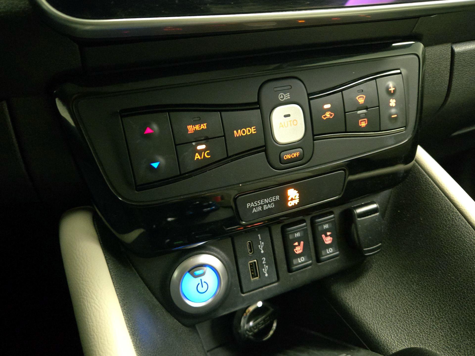 Thumbnail: 2020 Nissan Leaf - 16