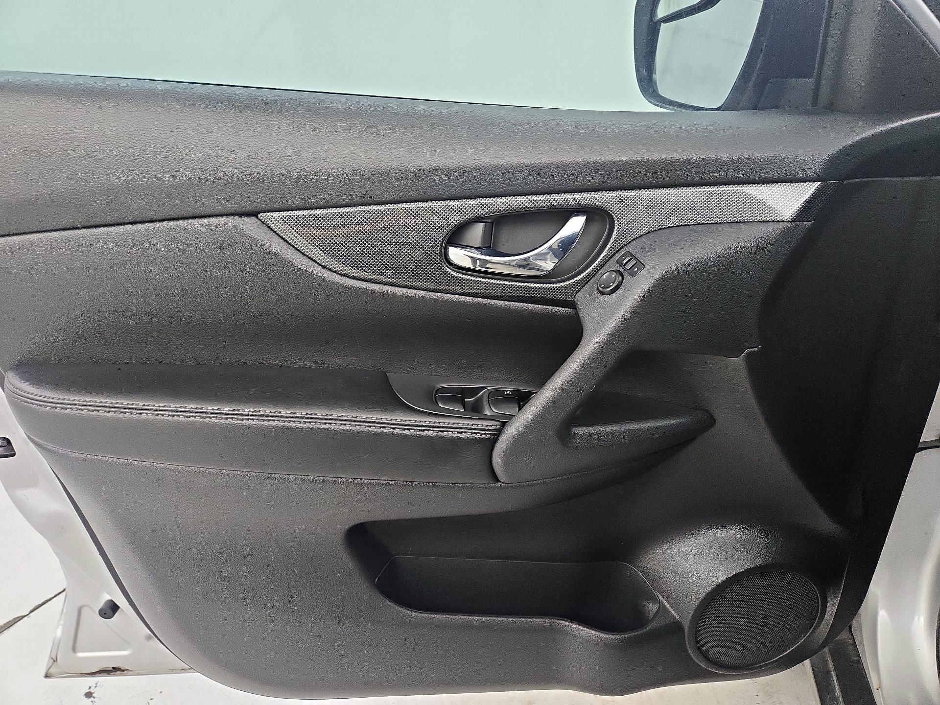 Thumbnail: 2014 Nissan Rogue - 12