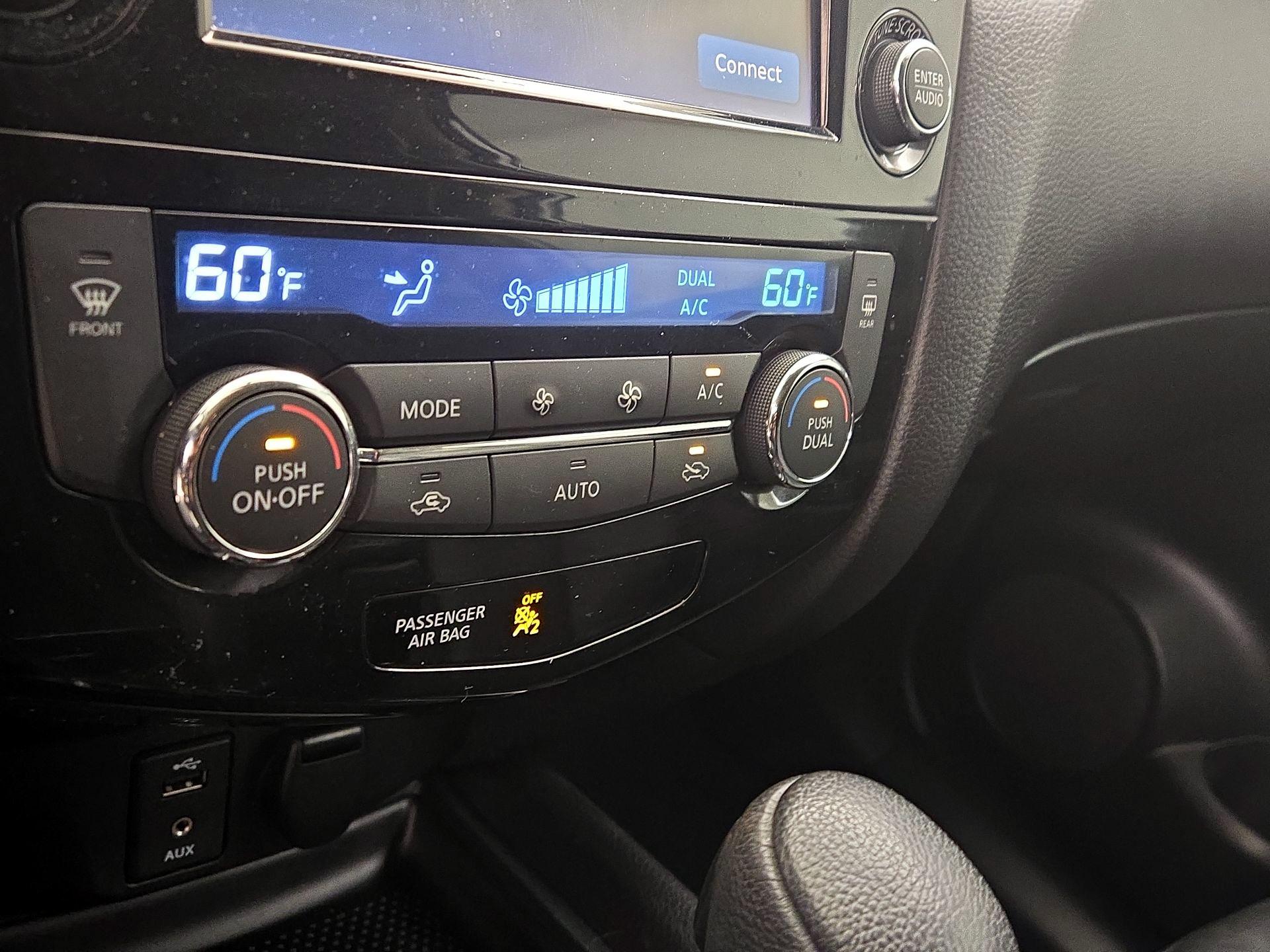 Thumbnail: 2014 Nissan Rogue - 16