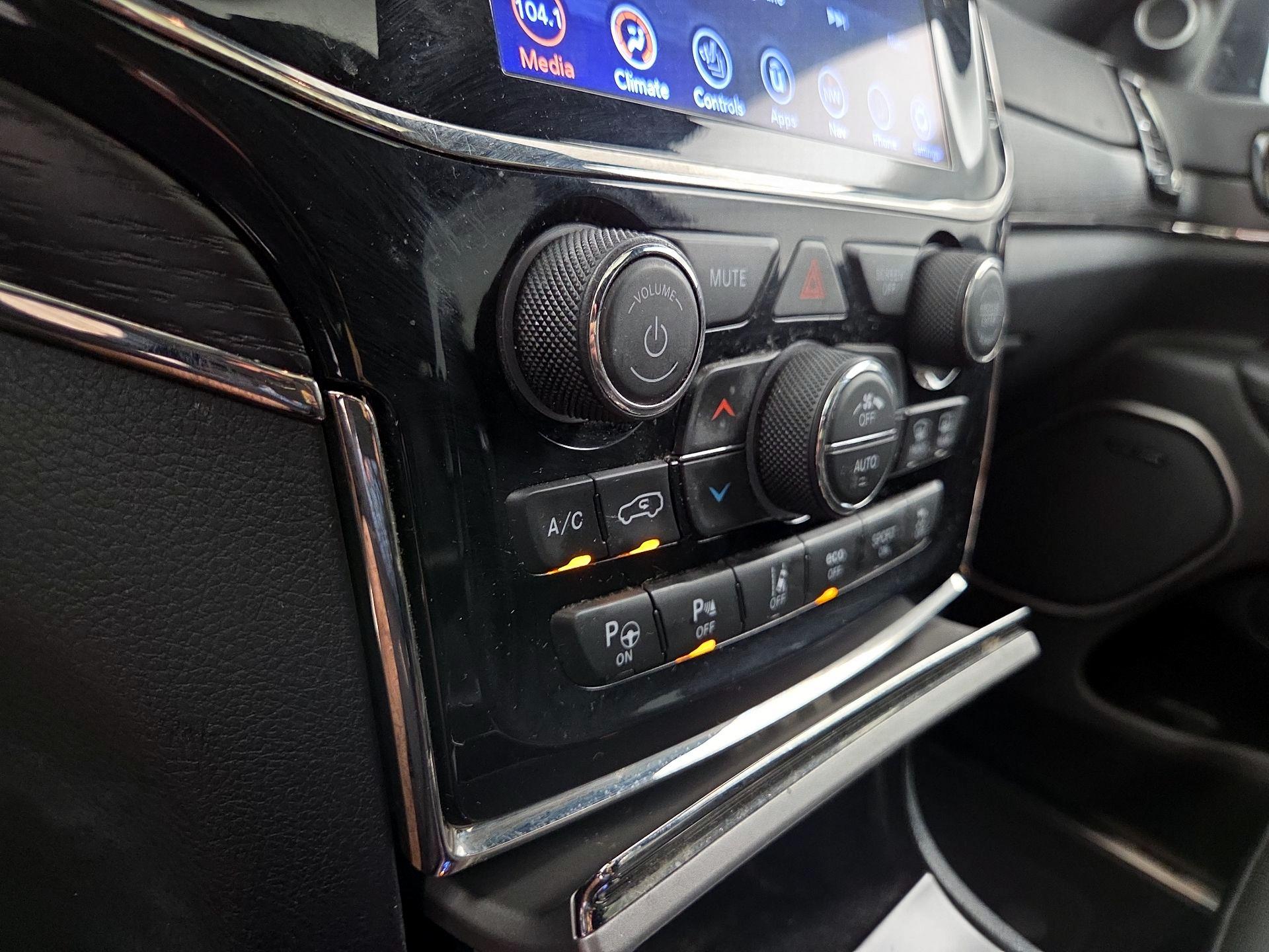 Thumbnail: 2020 Jeep Grand Cherokee - 16