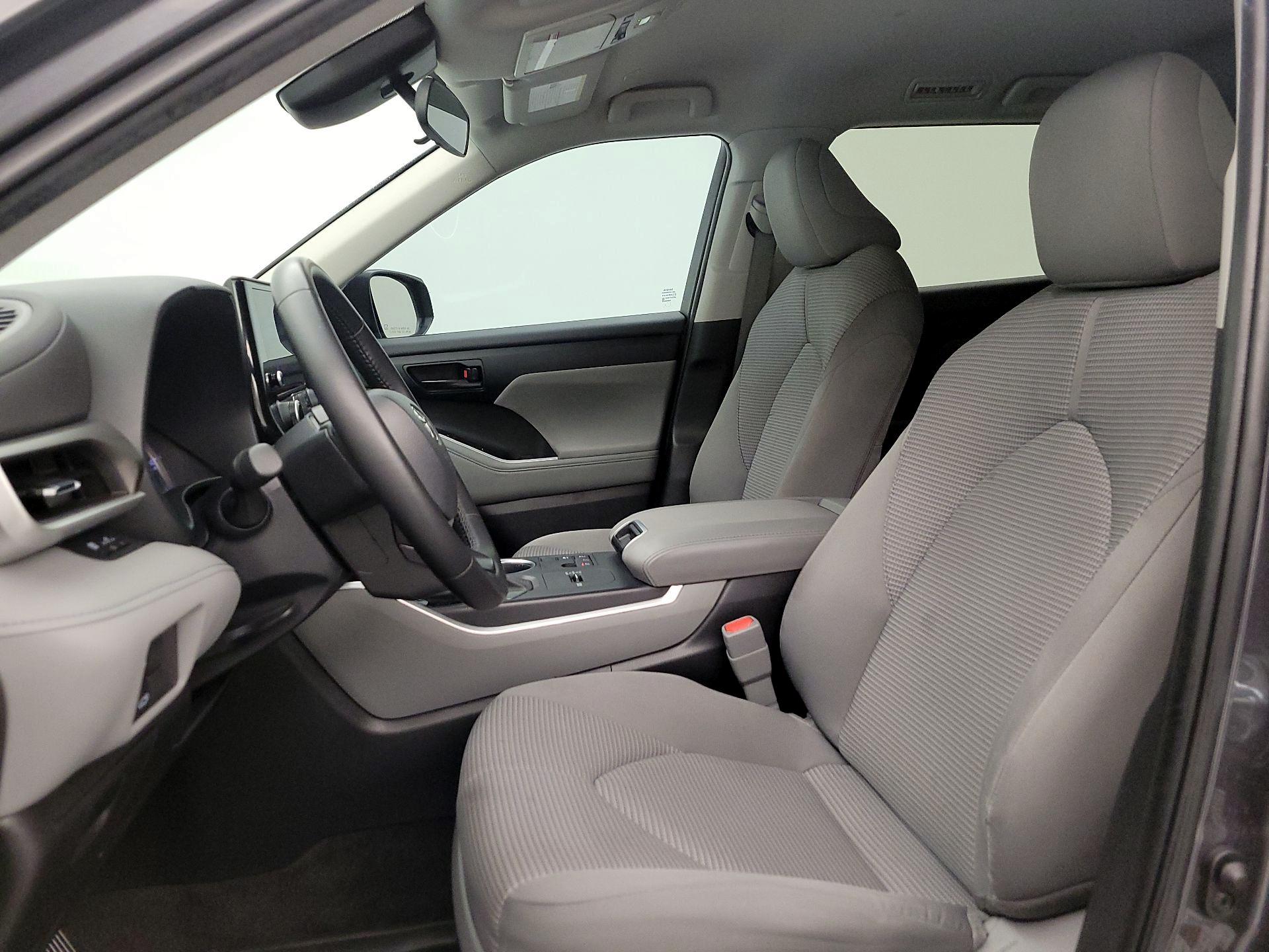 Thumbnail: 2023 Toyota Highlander - 11