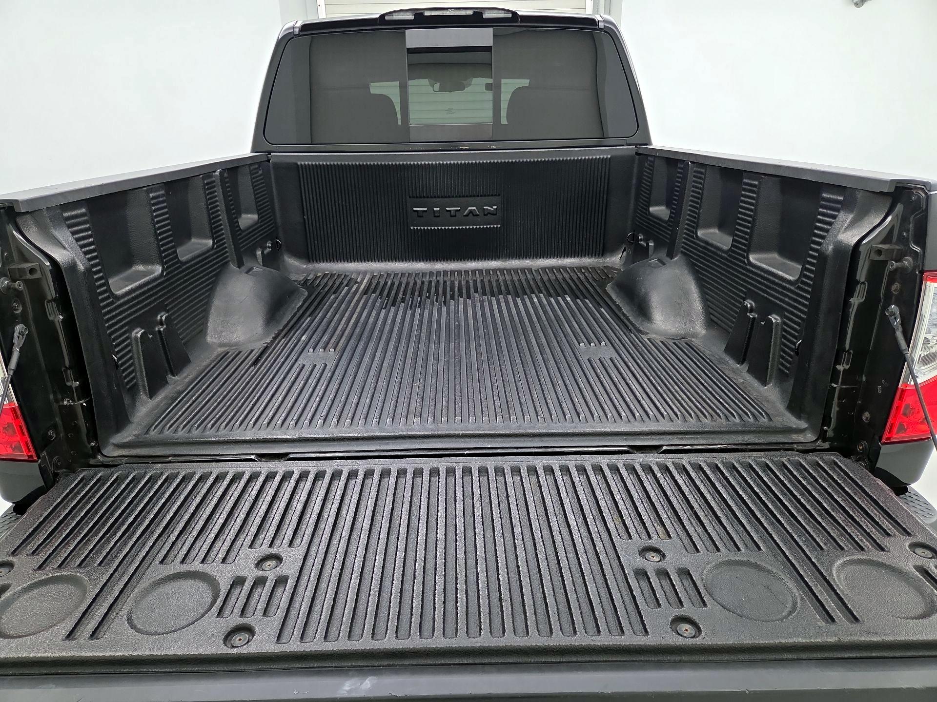 Thumbnail: 2017 Nissan Titan - 19