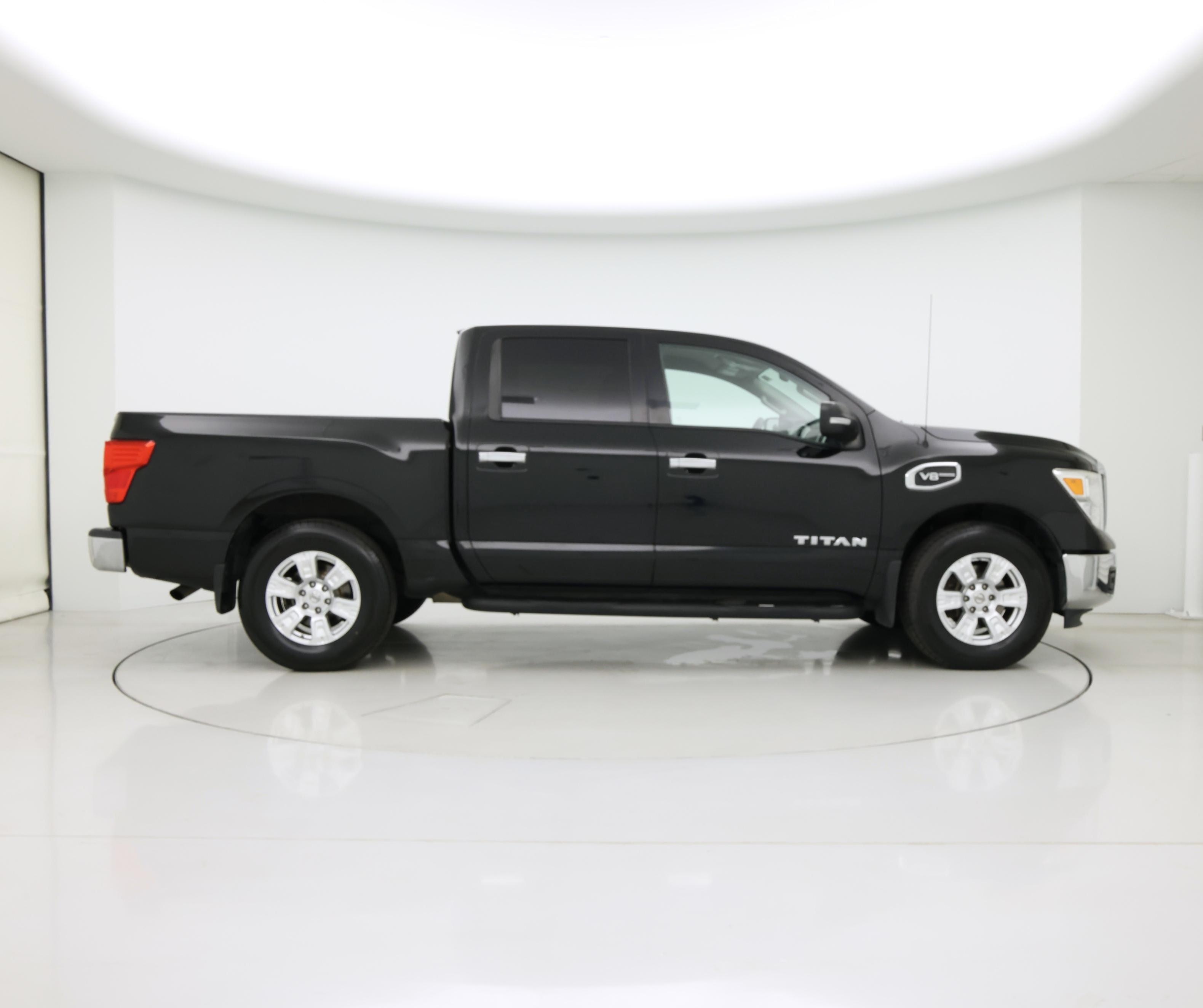 Thumbnail: 2017 Nissan Titan - 7