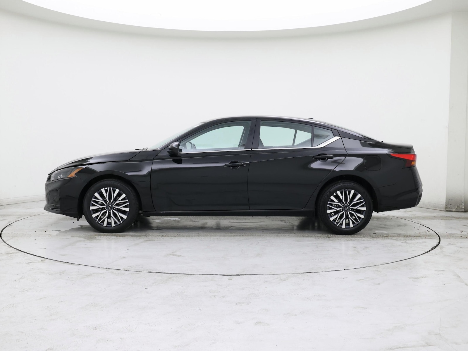 2026 Nissan Altima SV - Photo 4