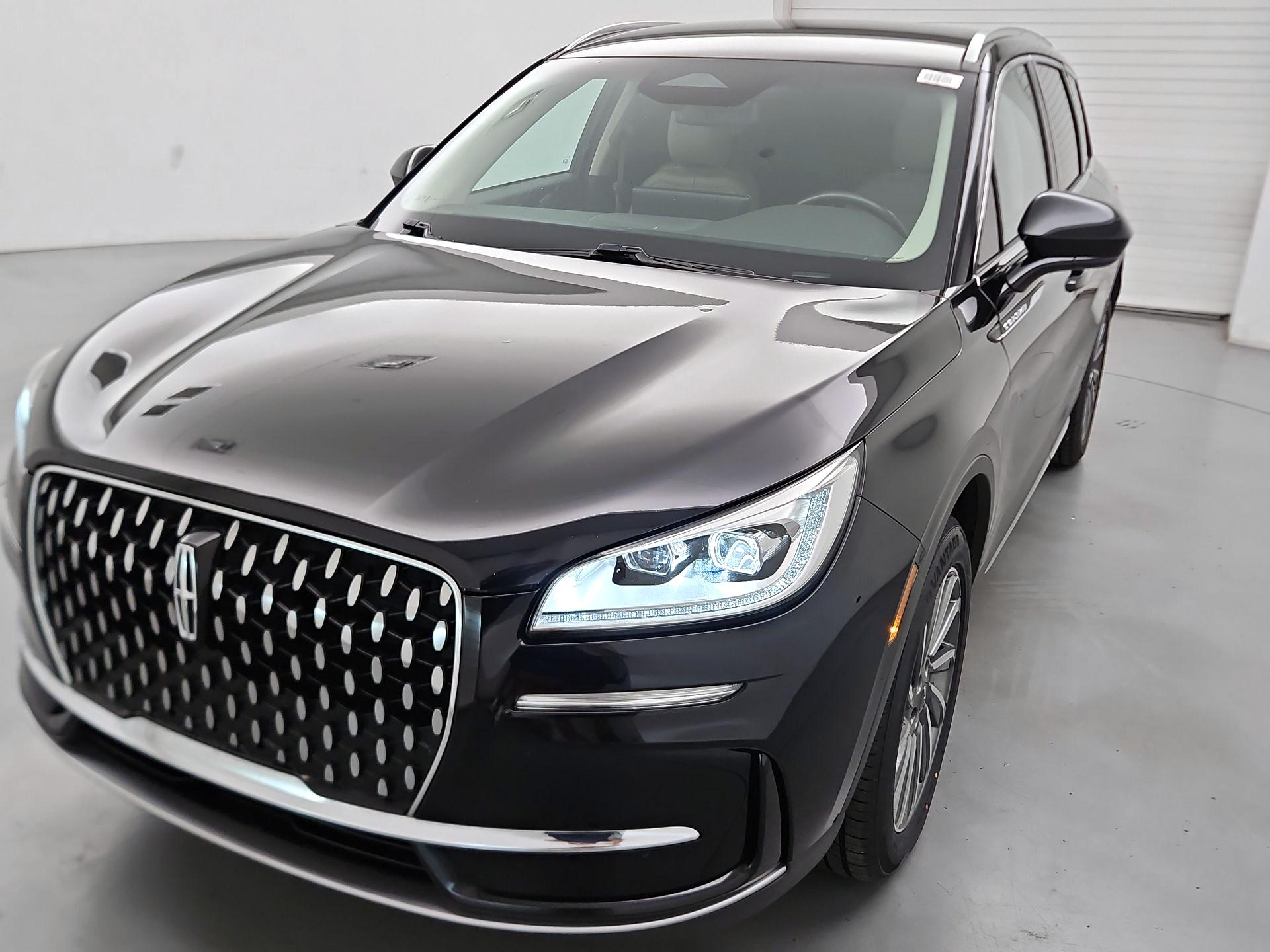 Thumbnail: 2023 Lincoln Corsair - 3