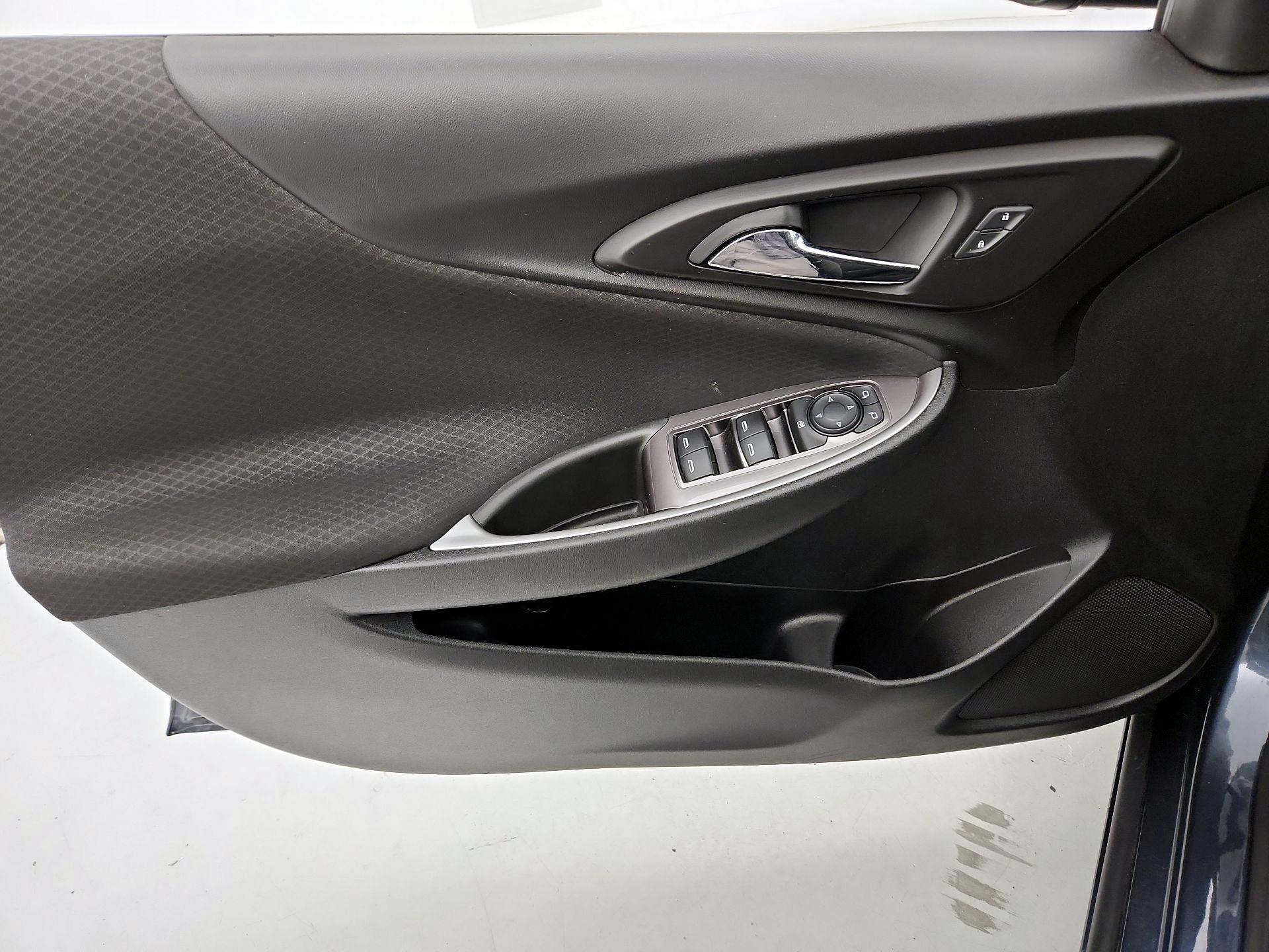 Thumbnail: 2020 Chevrolet Malibu - 12