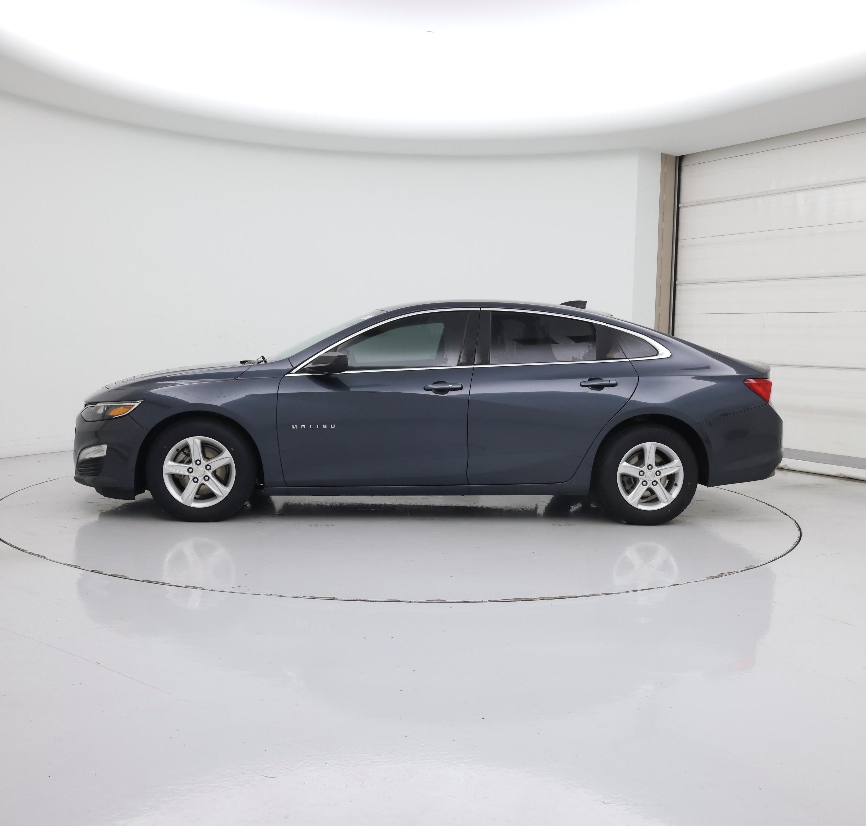 Thumbnail: 2020 Chevrolet Malibu - 3