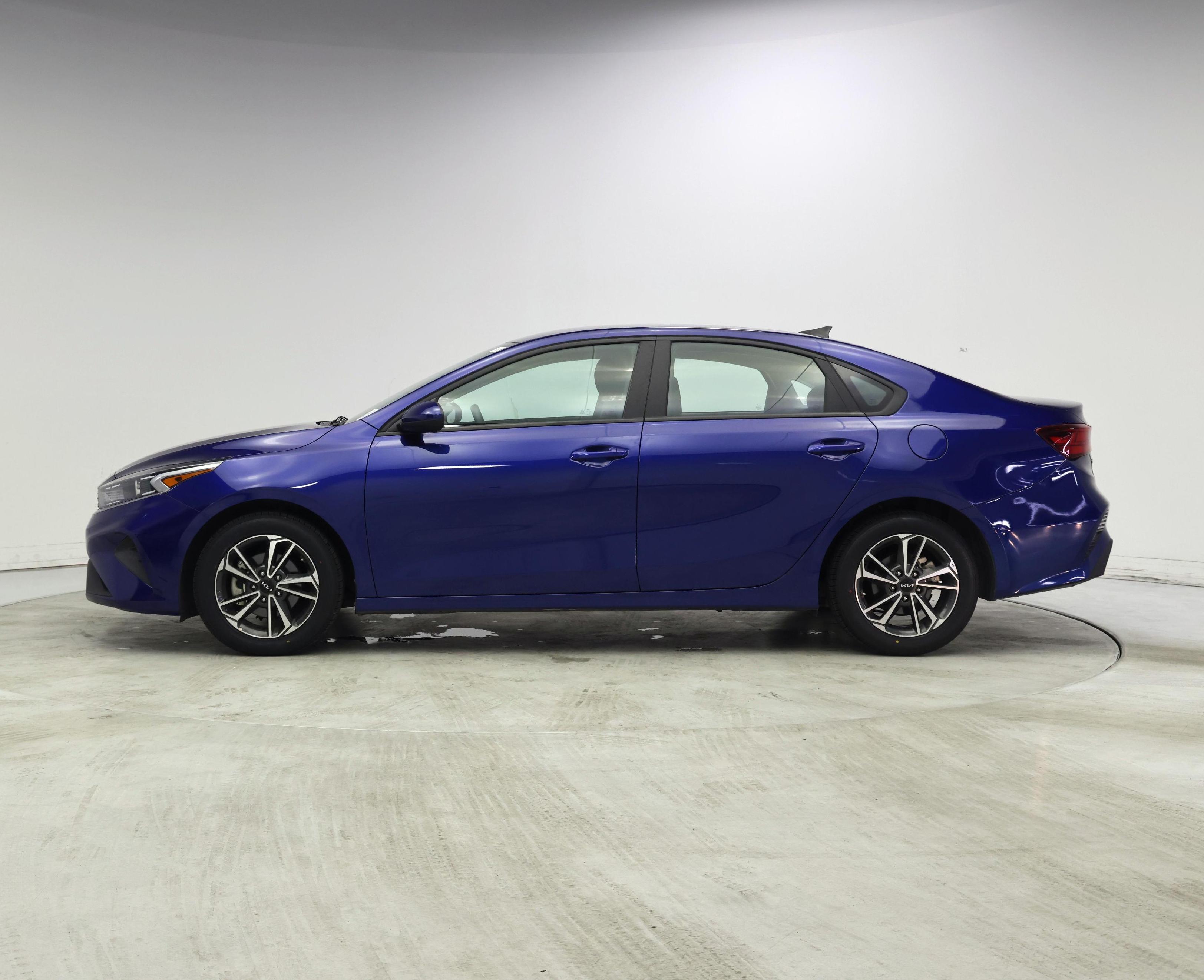 Thumbnail: 2023 Kia Forte - 3