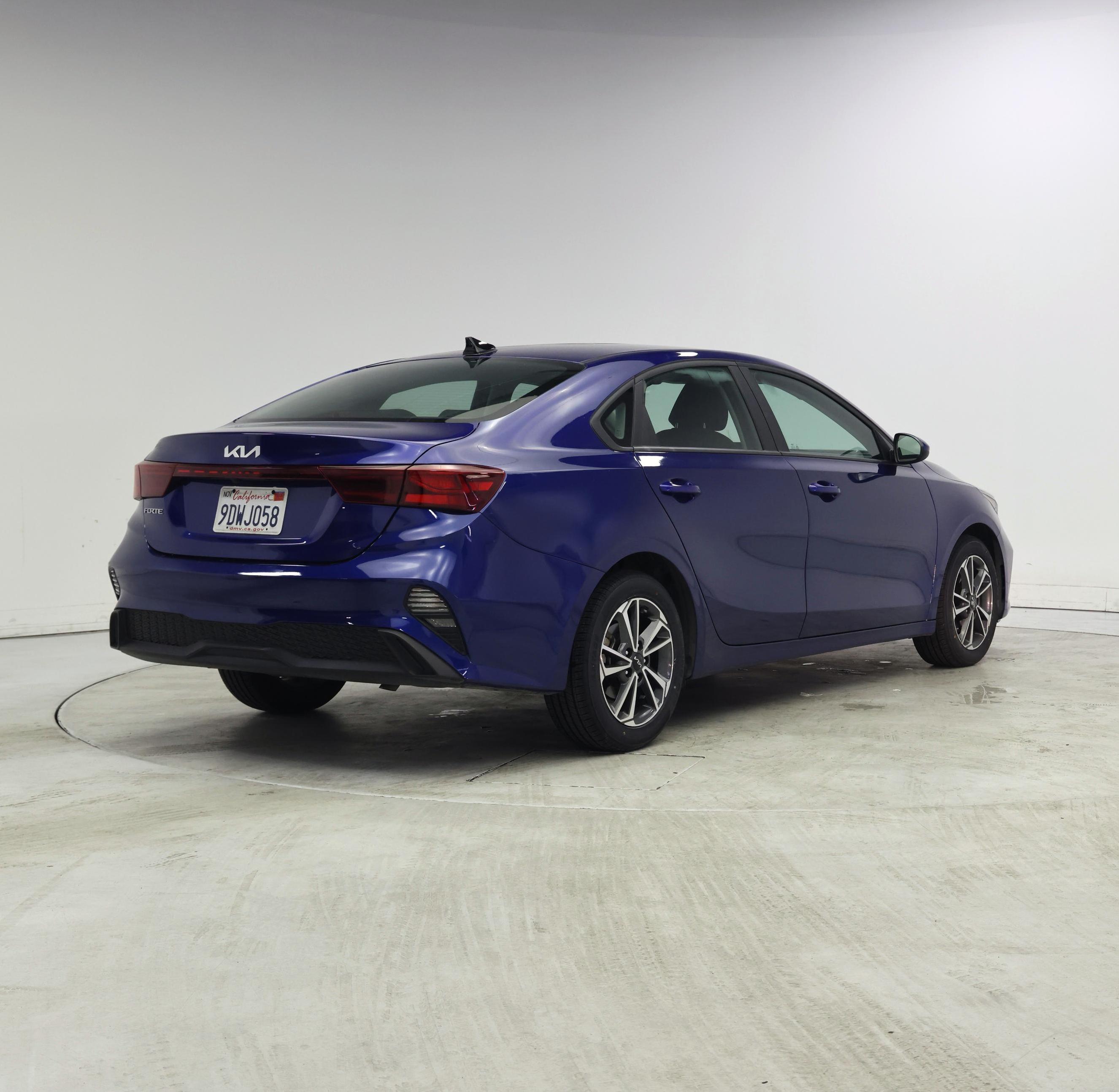 Thumbnail: 2023 Kia Forte - 8
