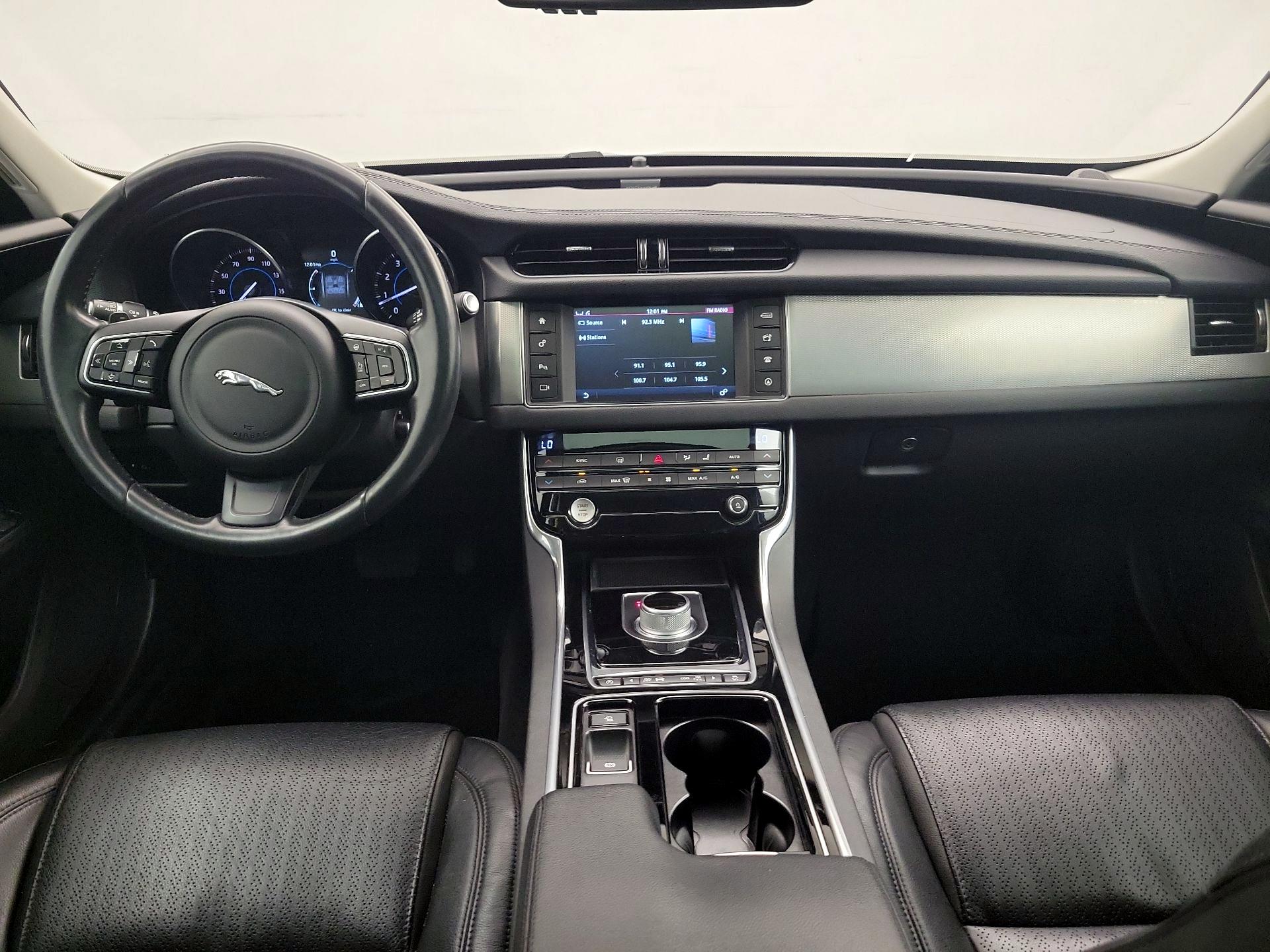 Thumbnail: 2016 Jaguar XF - 9