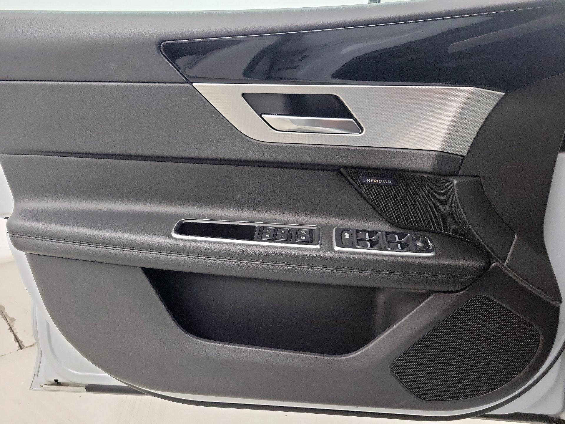 Thumbnail: 2016 Jaguar XF - 12