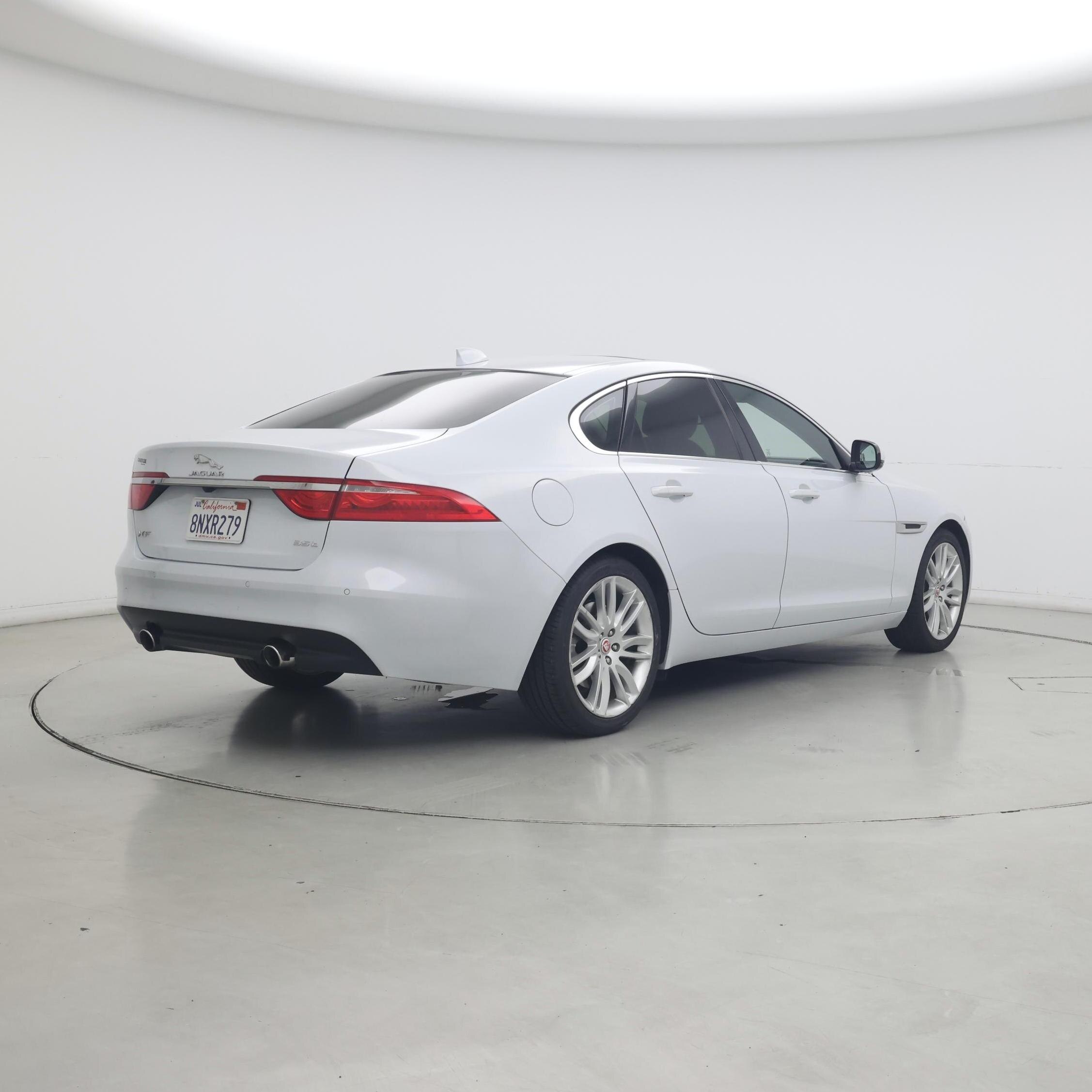 Thumbnail: 2016 Jaguar XF - 8