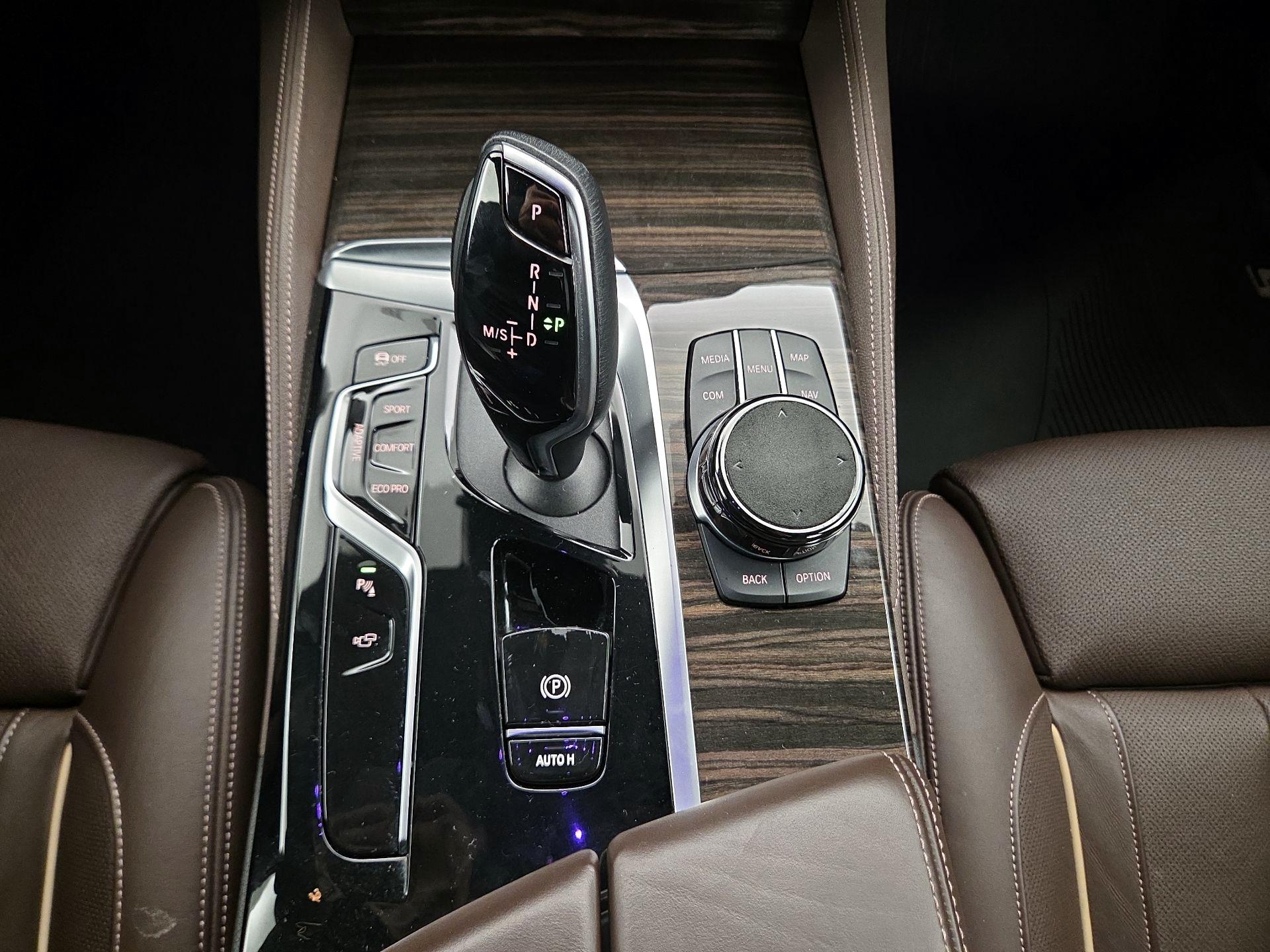 Thumbnail: 2021 BMW 5 Series - 18