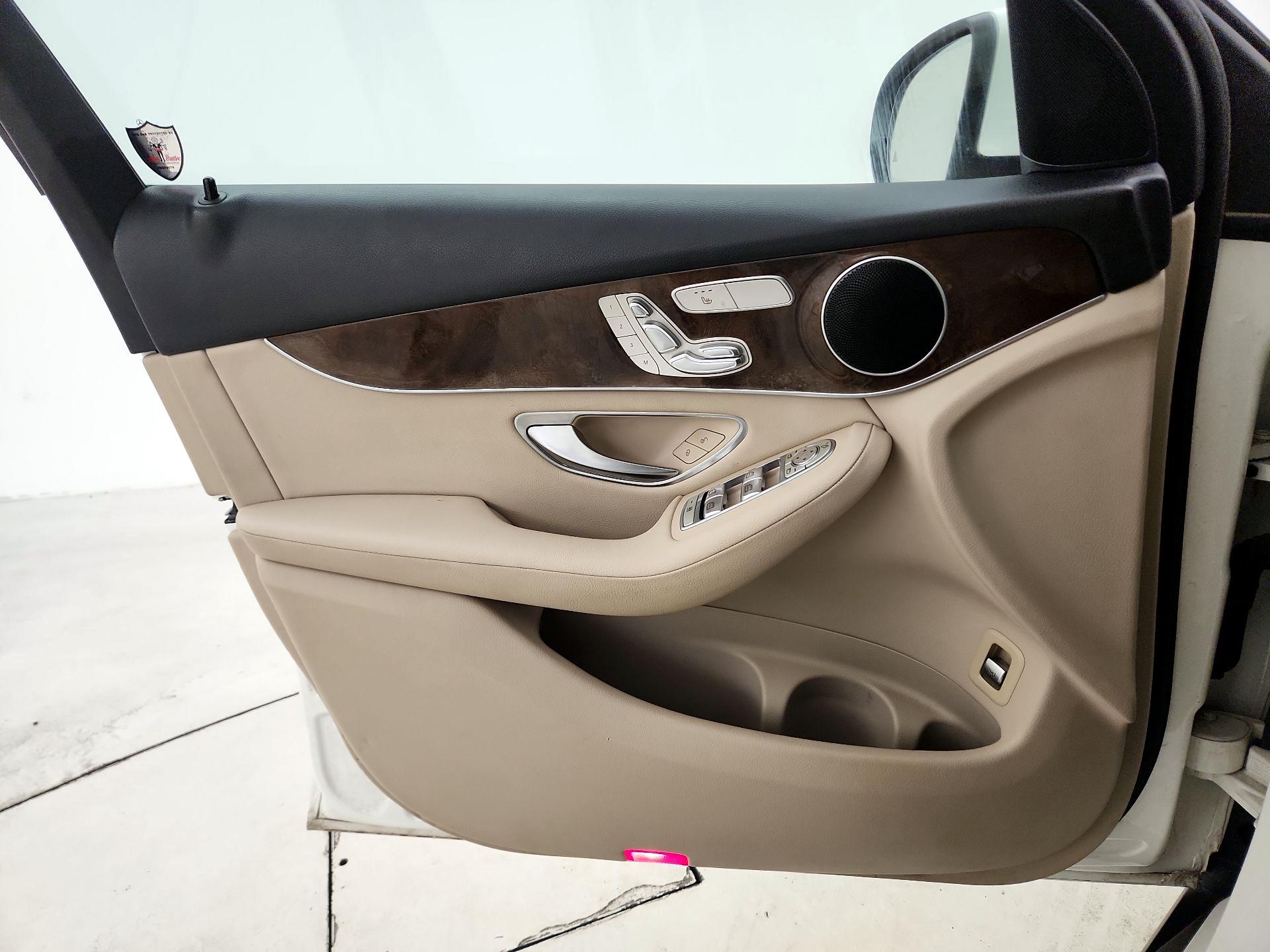 Thumbnail: 2016 Mercedes-Benz GLC - 12